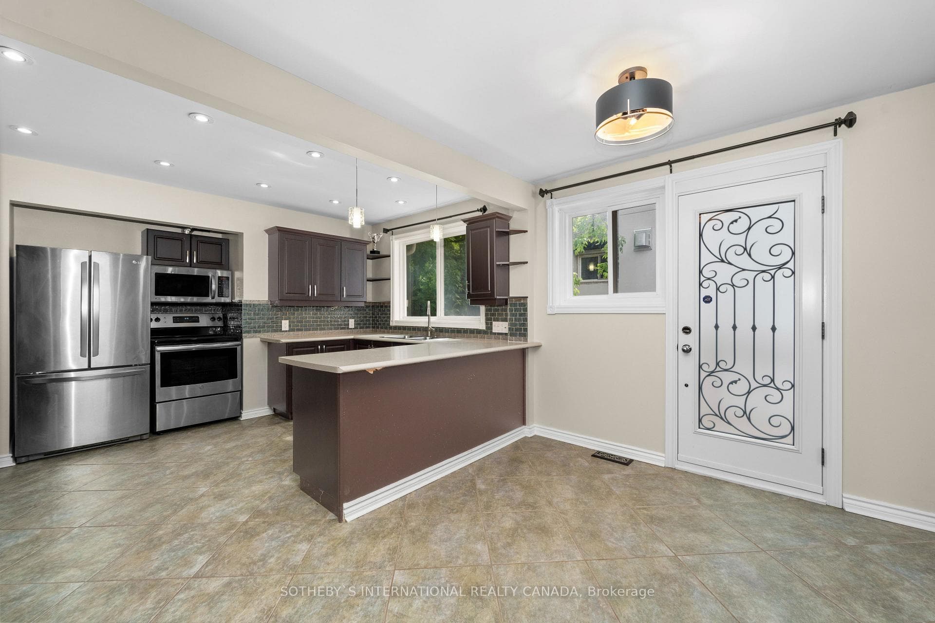 103 Murray Drive Unit Main photo 10
