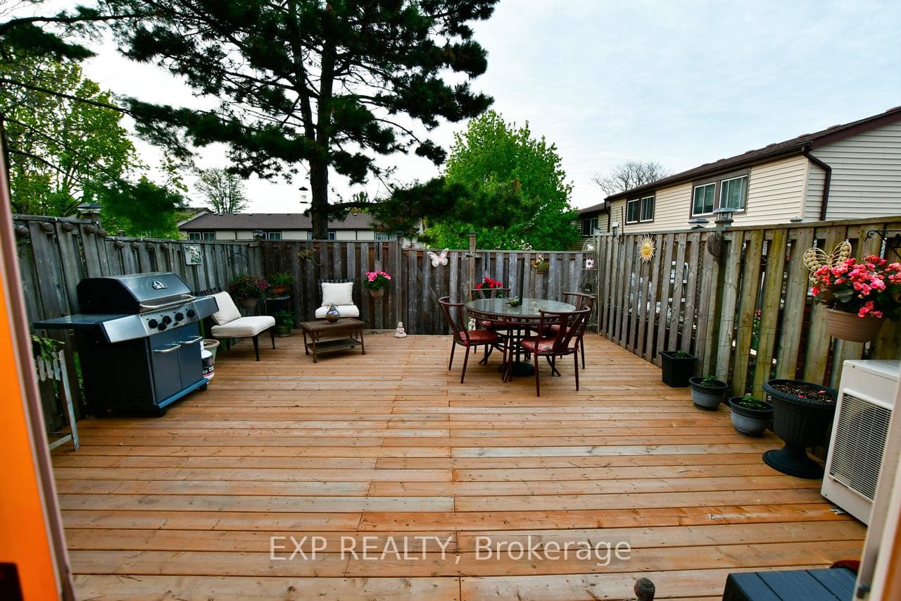 10 Claudette Gate photo 7