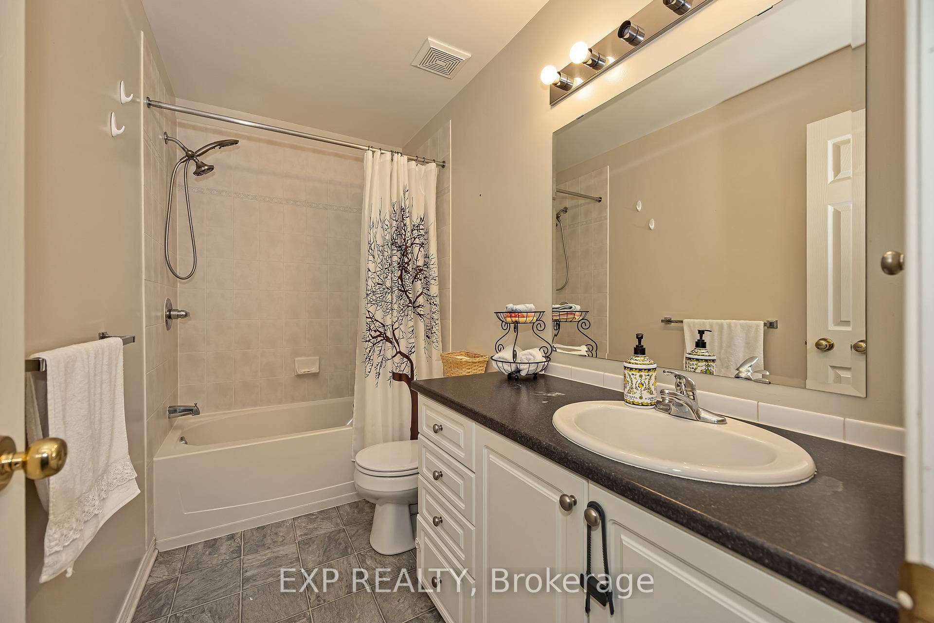 359 Bakewell Crescent photo 12