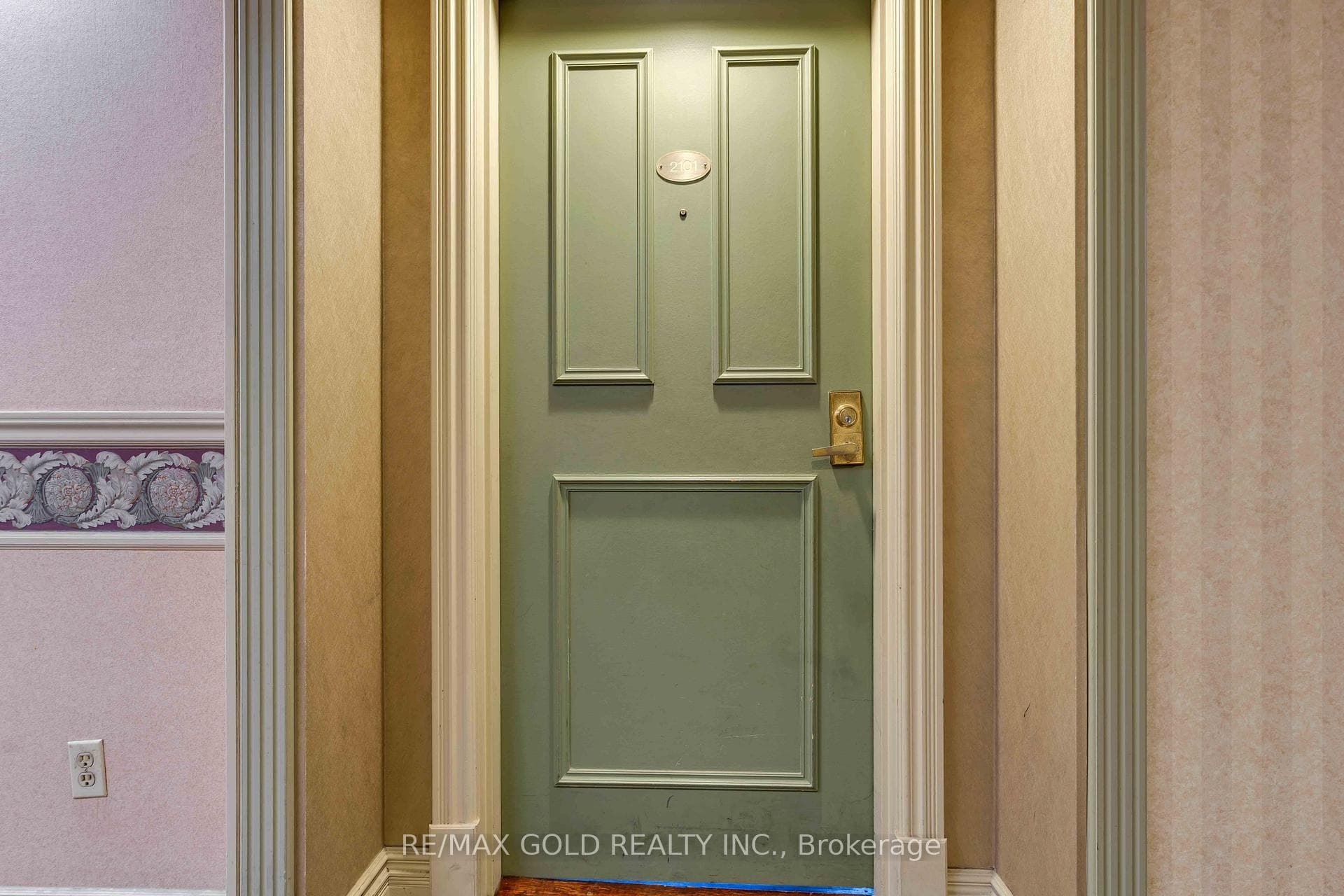 3700 Kaneff Crescent Unit 2101 photo 9