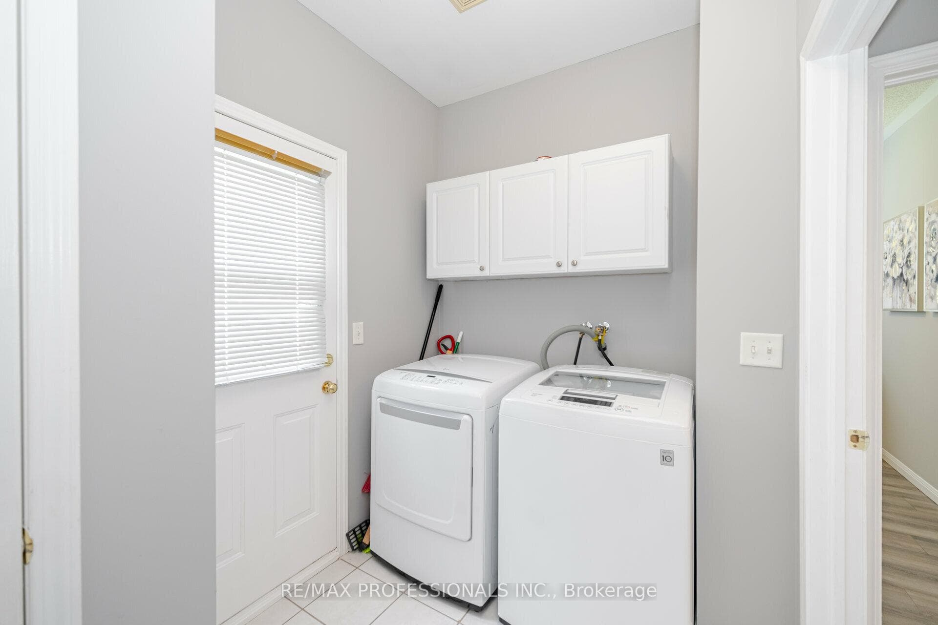 142 Treeline Boulevard photo 25
