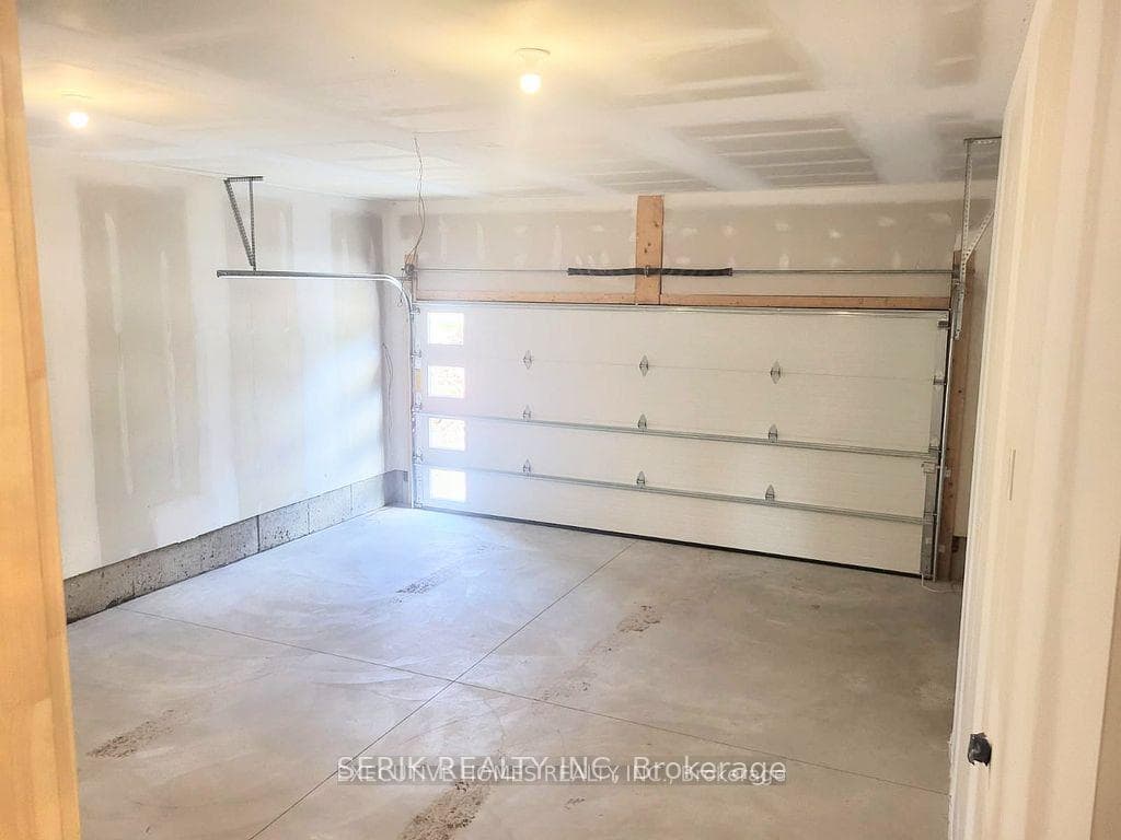 215 Wells Avenue photo 35