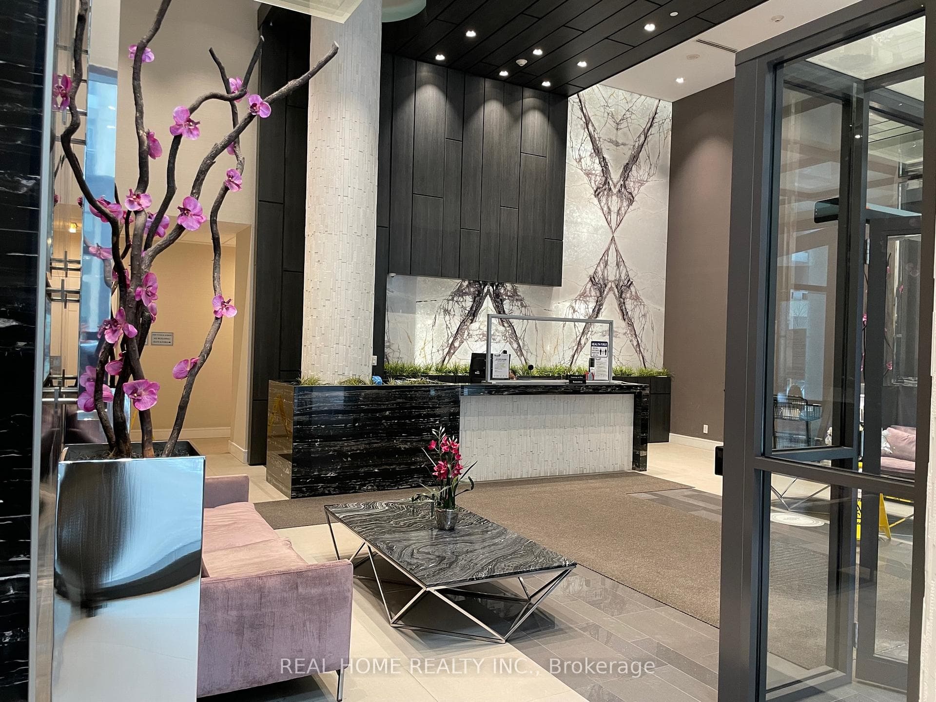 9205 Yonge Street Unit 1407 photo 6