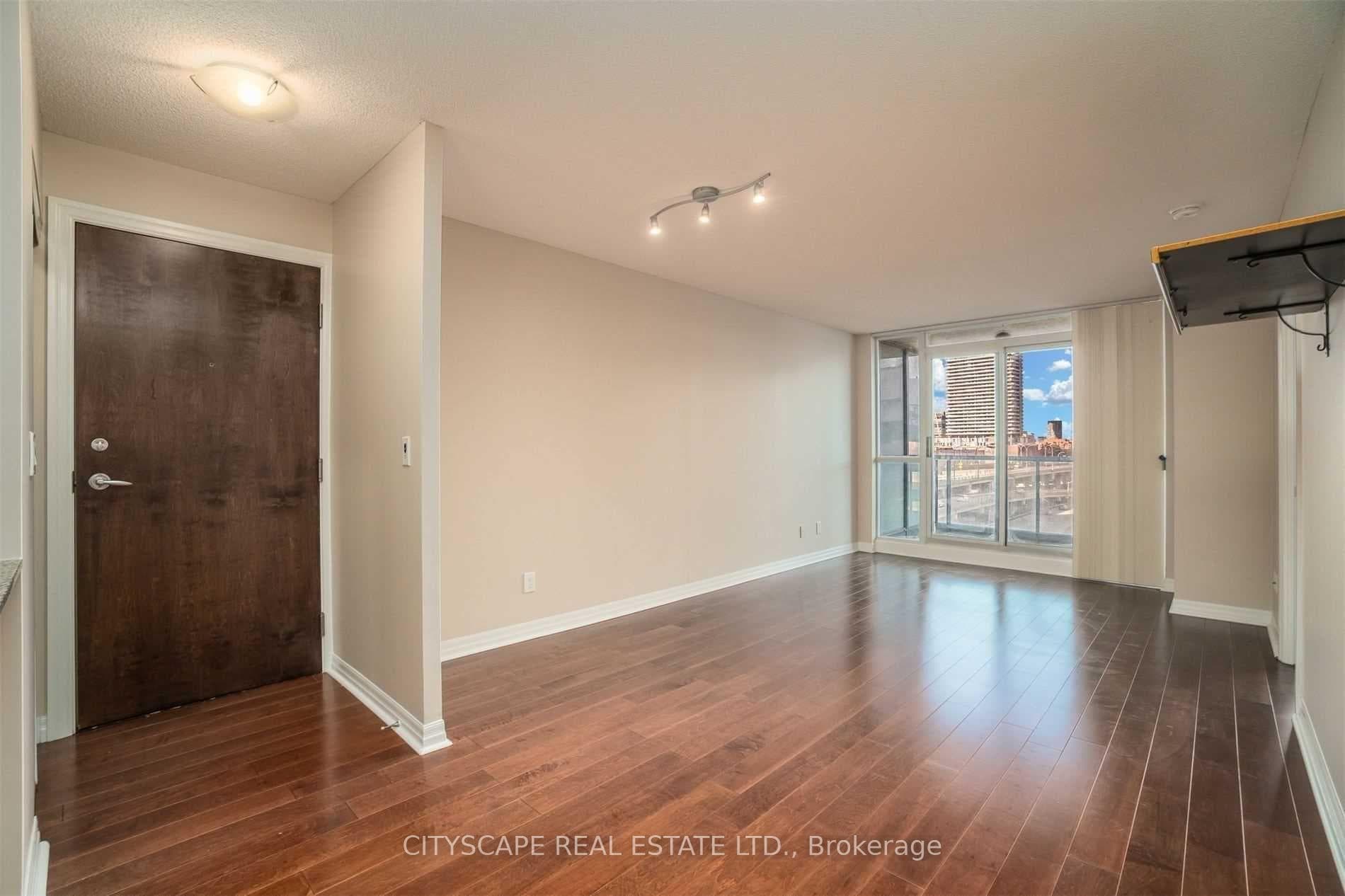 16 Yonge Street Unit 2706 photo 3