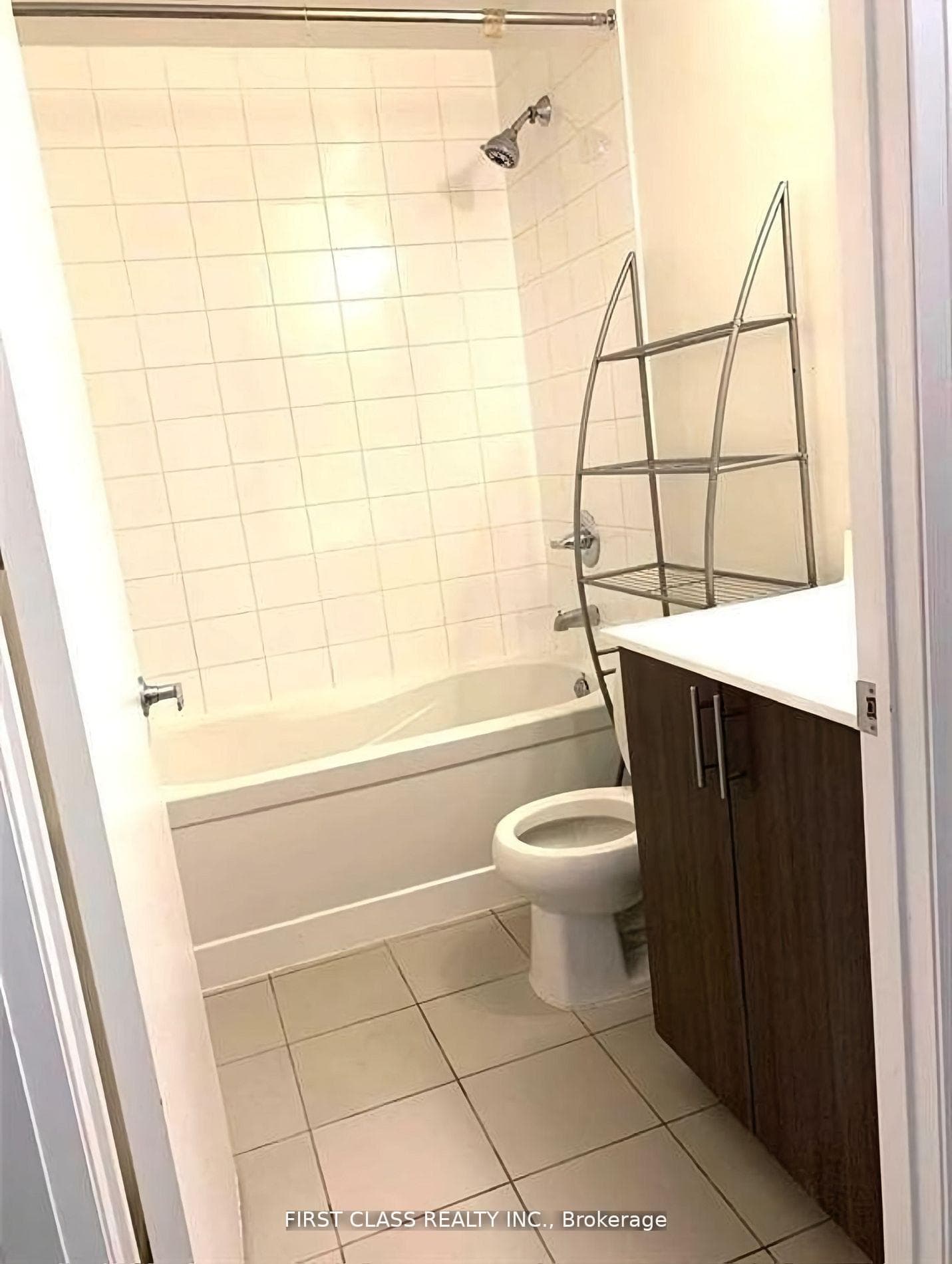 17 Kenaston Gardens Unit 404 photo 5