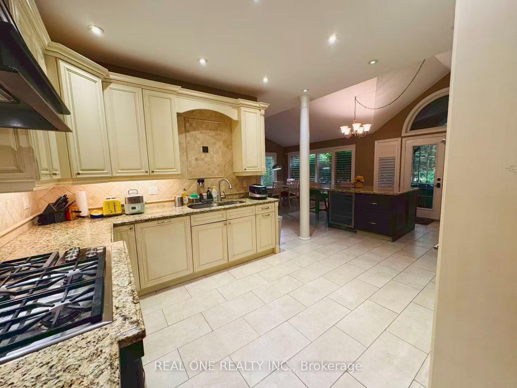 2361 Silverwood Drive photo 11