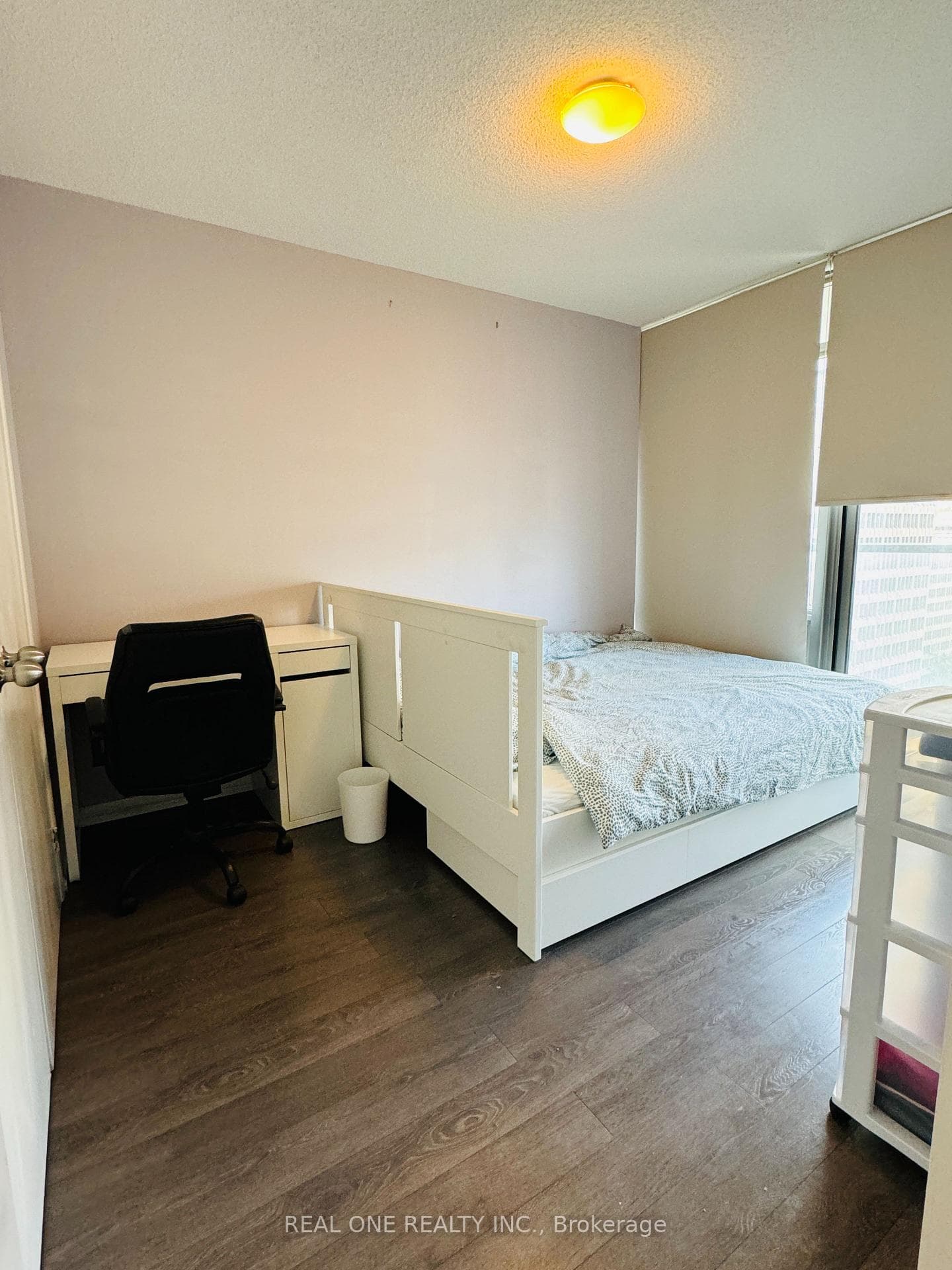 37 Grosvenor Street Unit 1704 photo 12
