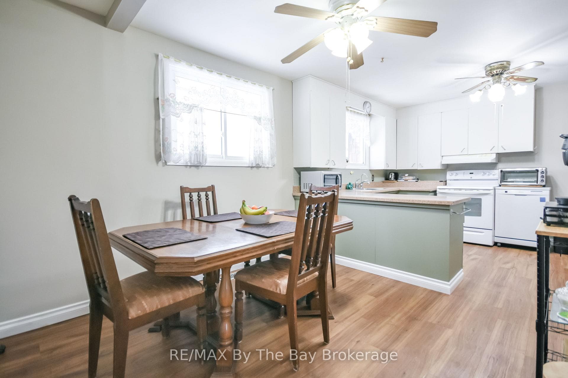 464 William Street photo 7