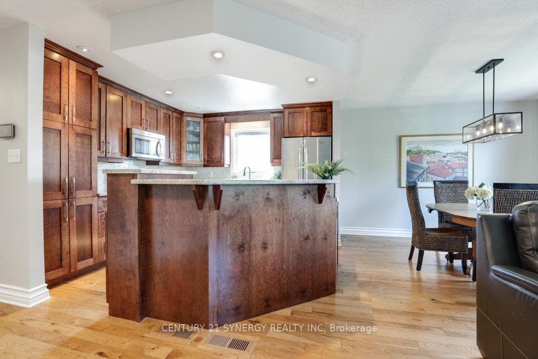 2725 Glen Street photo 11