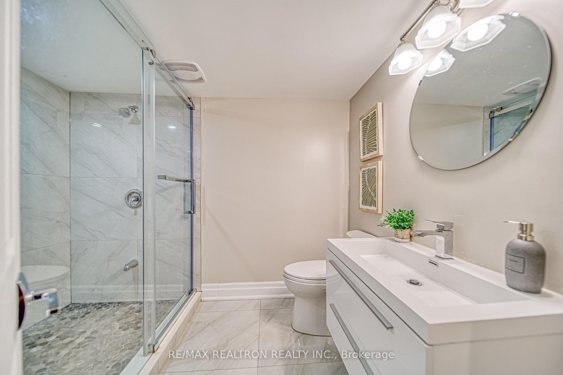 130 Broadlands Boulevard photo 32