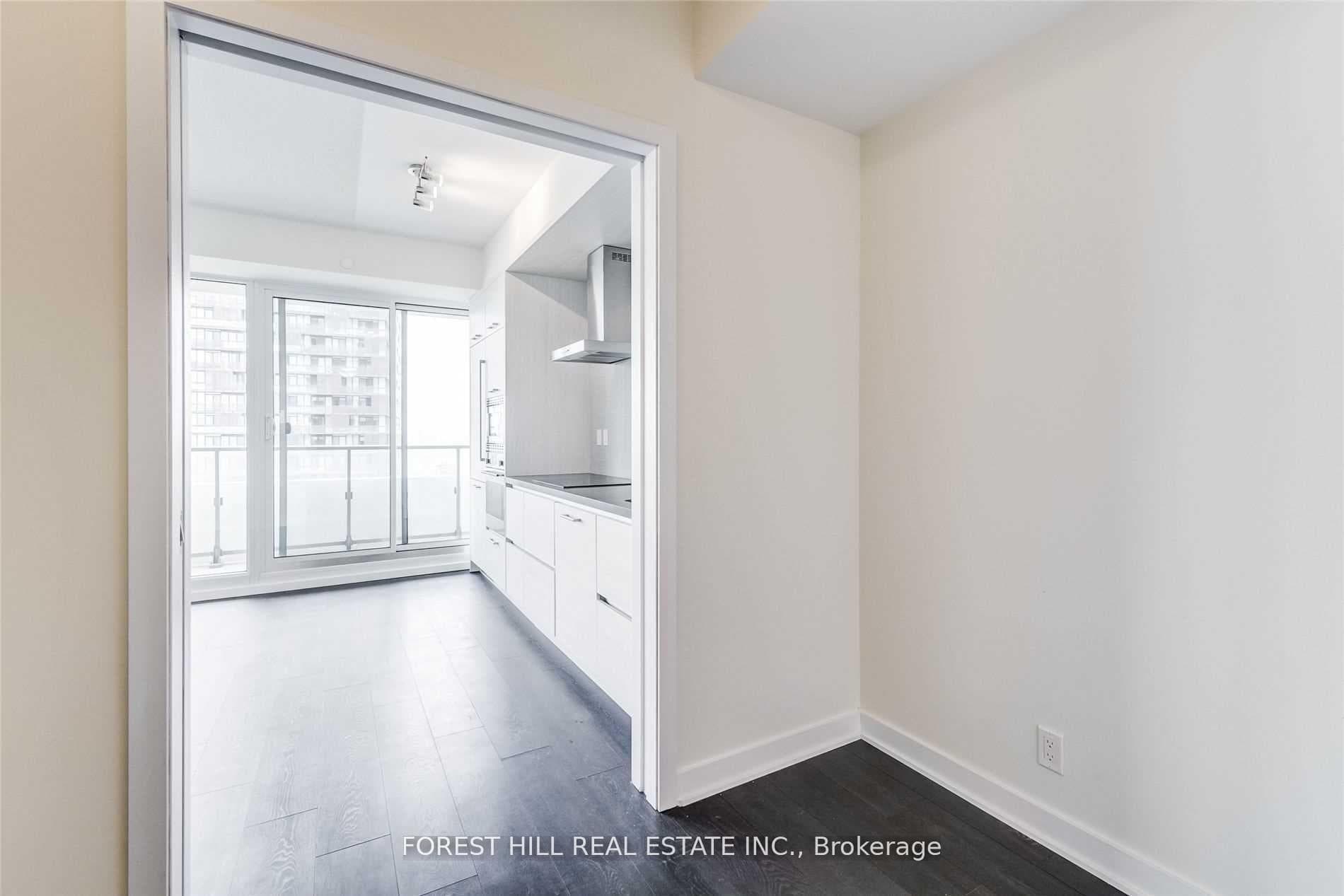 2221 Yonge Street Unit 5501 photo 12