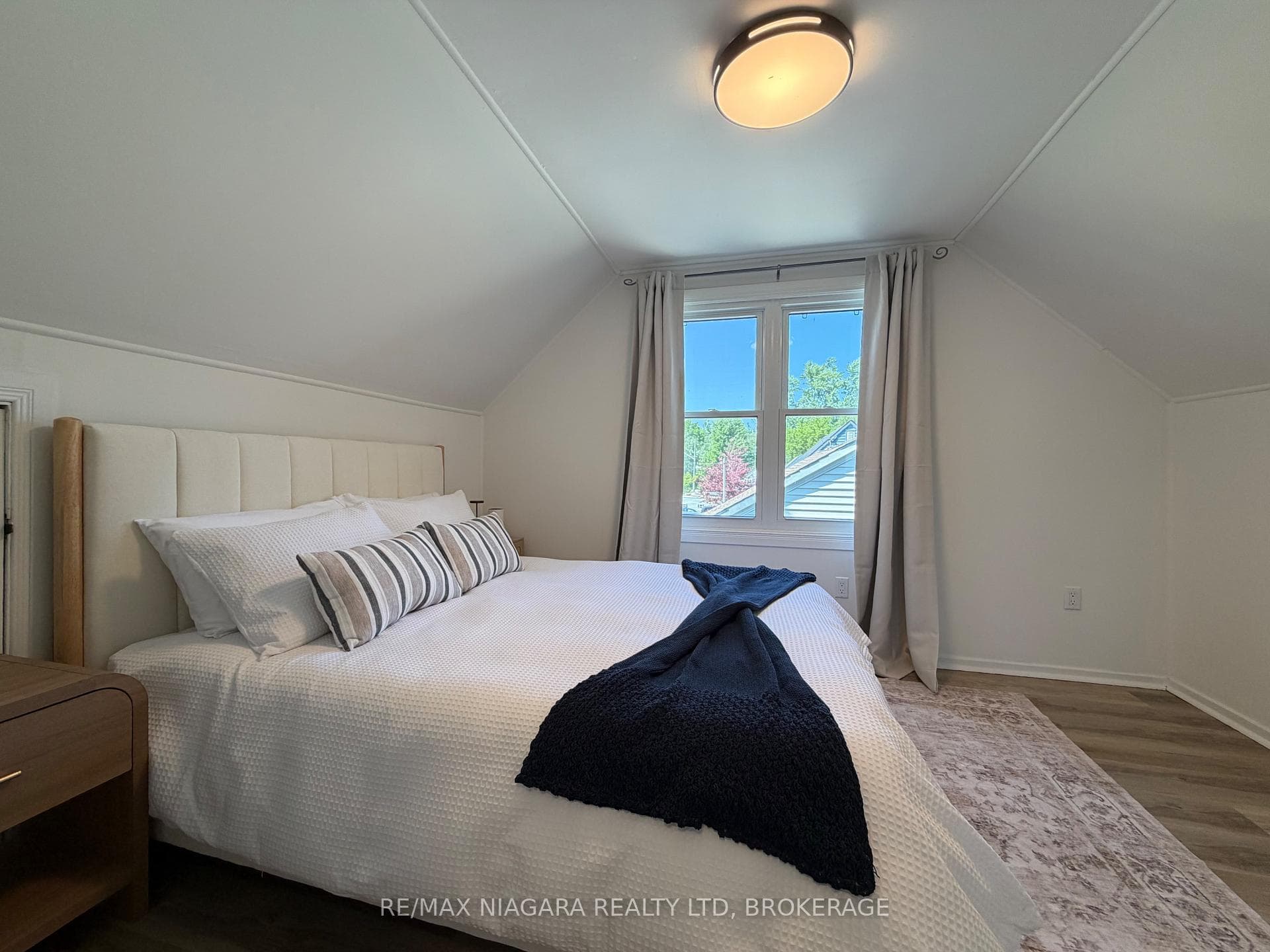4354 Fifth Avenue photo 19