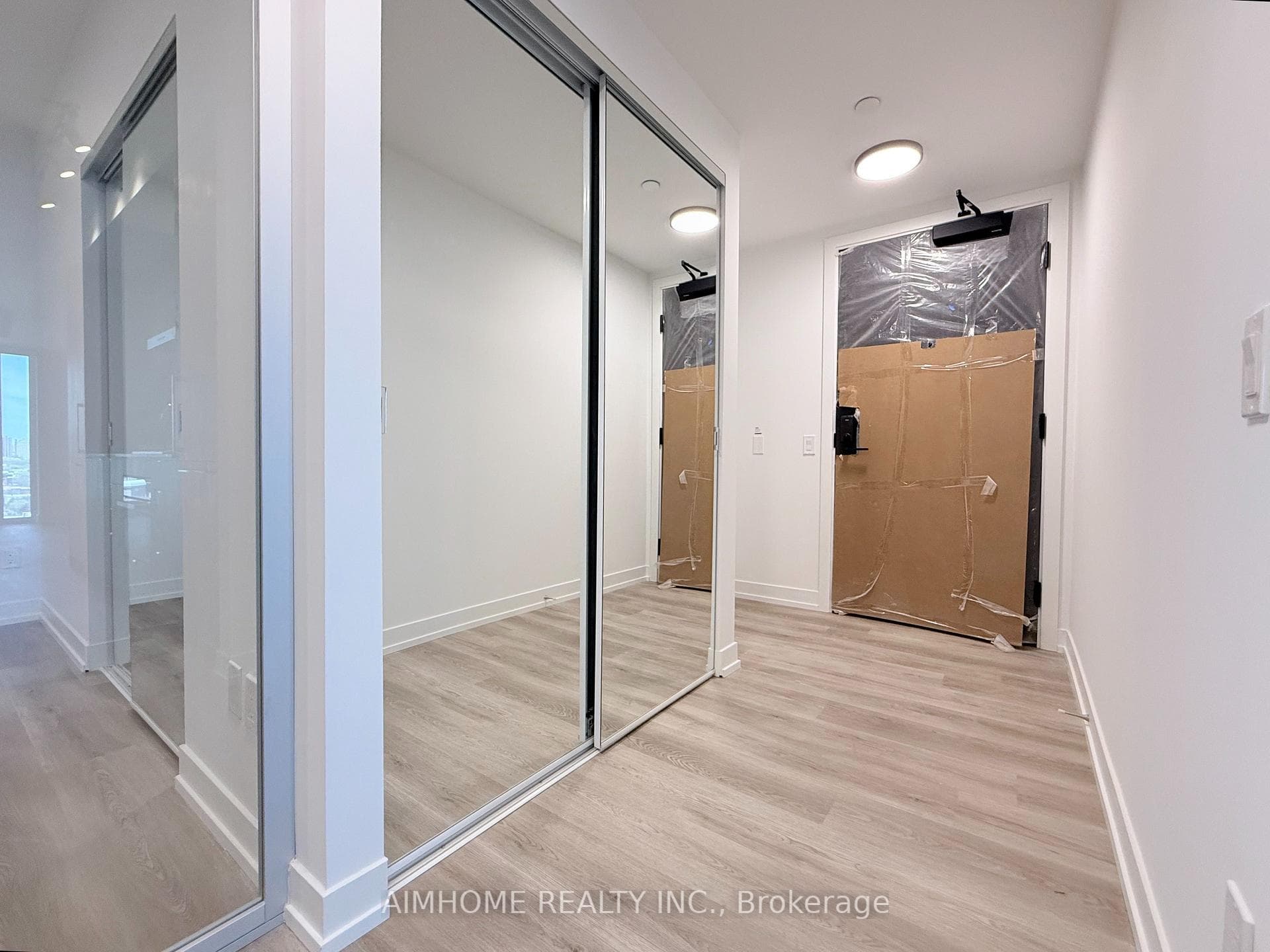 771 Yonge Street Unit 1706 photo 3