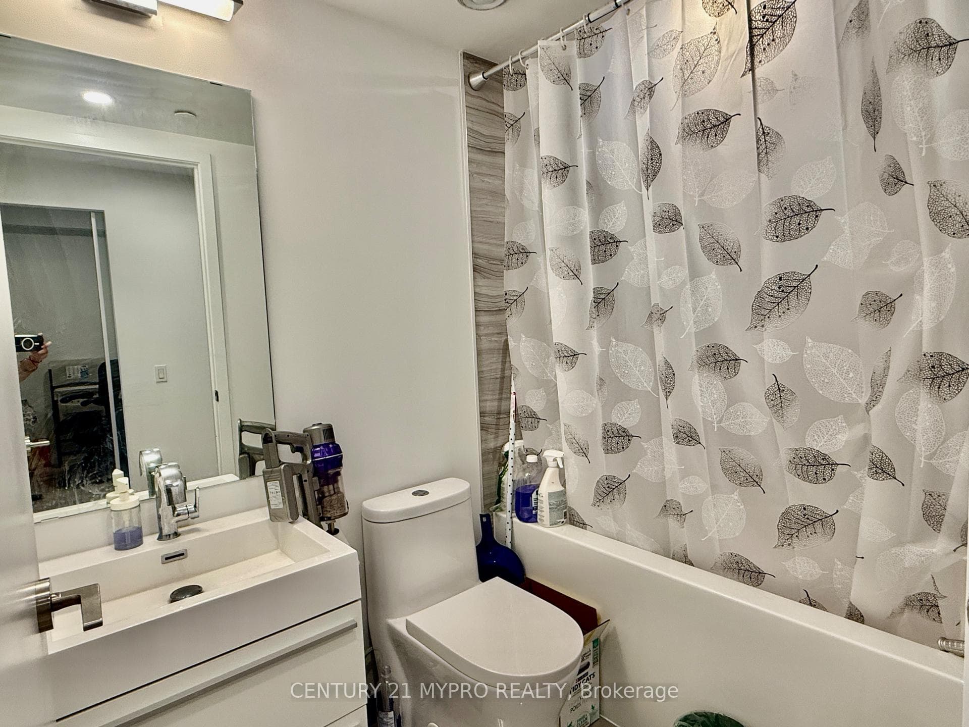 39 Roehampton Avenue Unit 702 photo 19