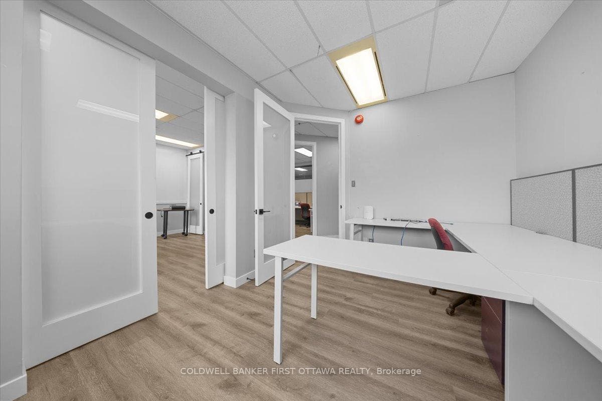 2283 ST LAURENT Boulevard Unit 101 photo 16