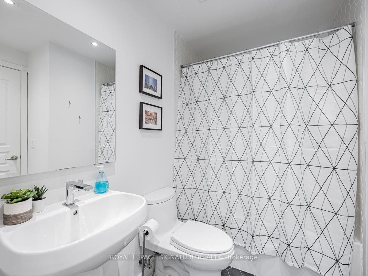 438 Richmond Street Unit 821 photo 15
