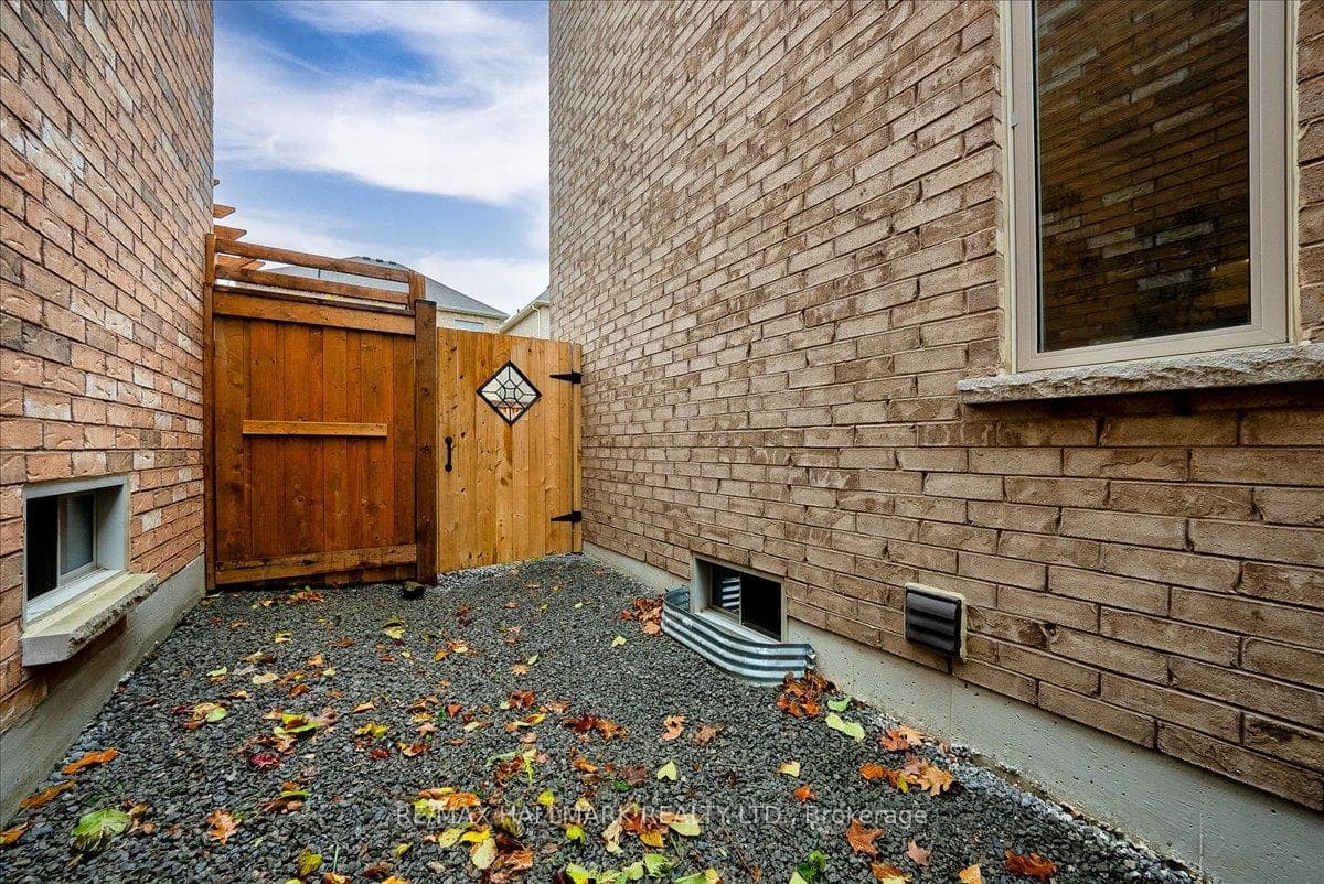 816 Elvidge Trail photo 40