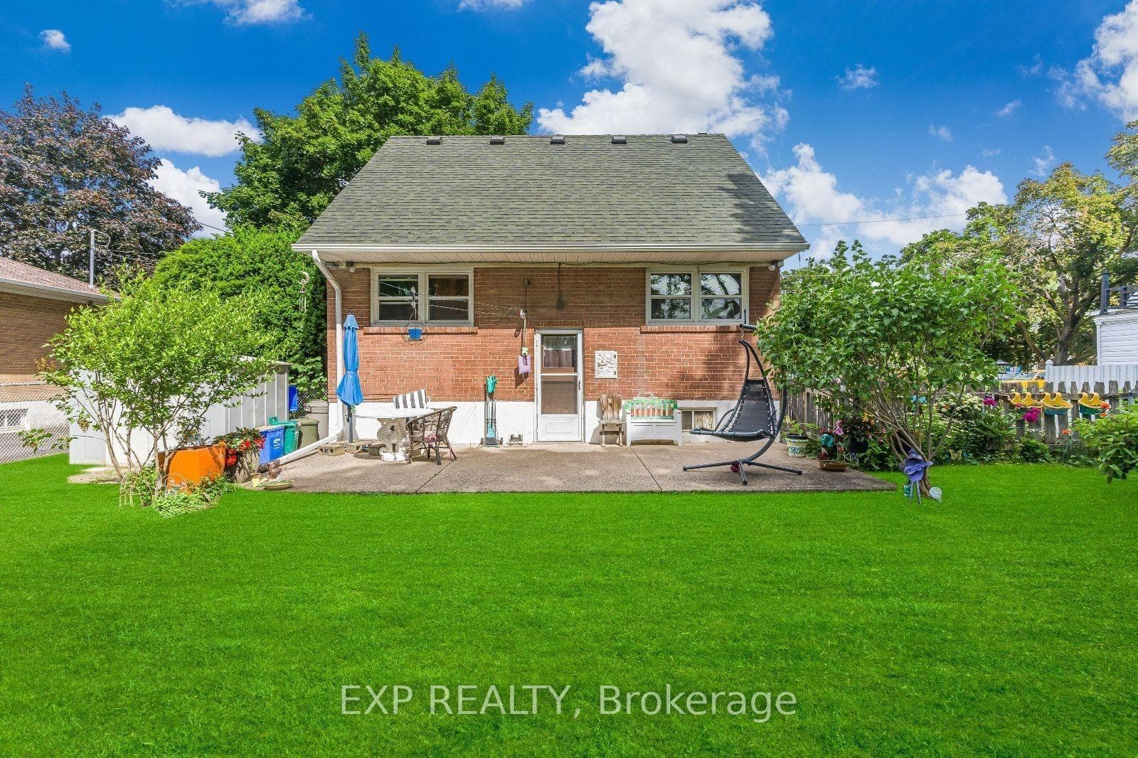 215 Elmwood Crescent photo 8