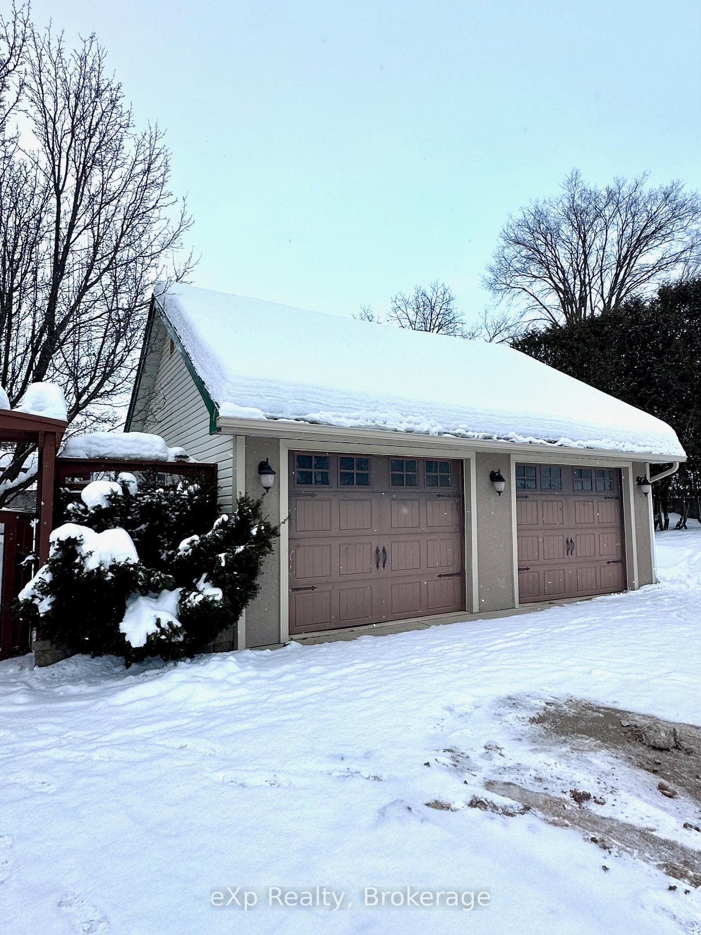 524 Colborne Street photo 27