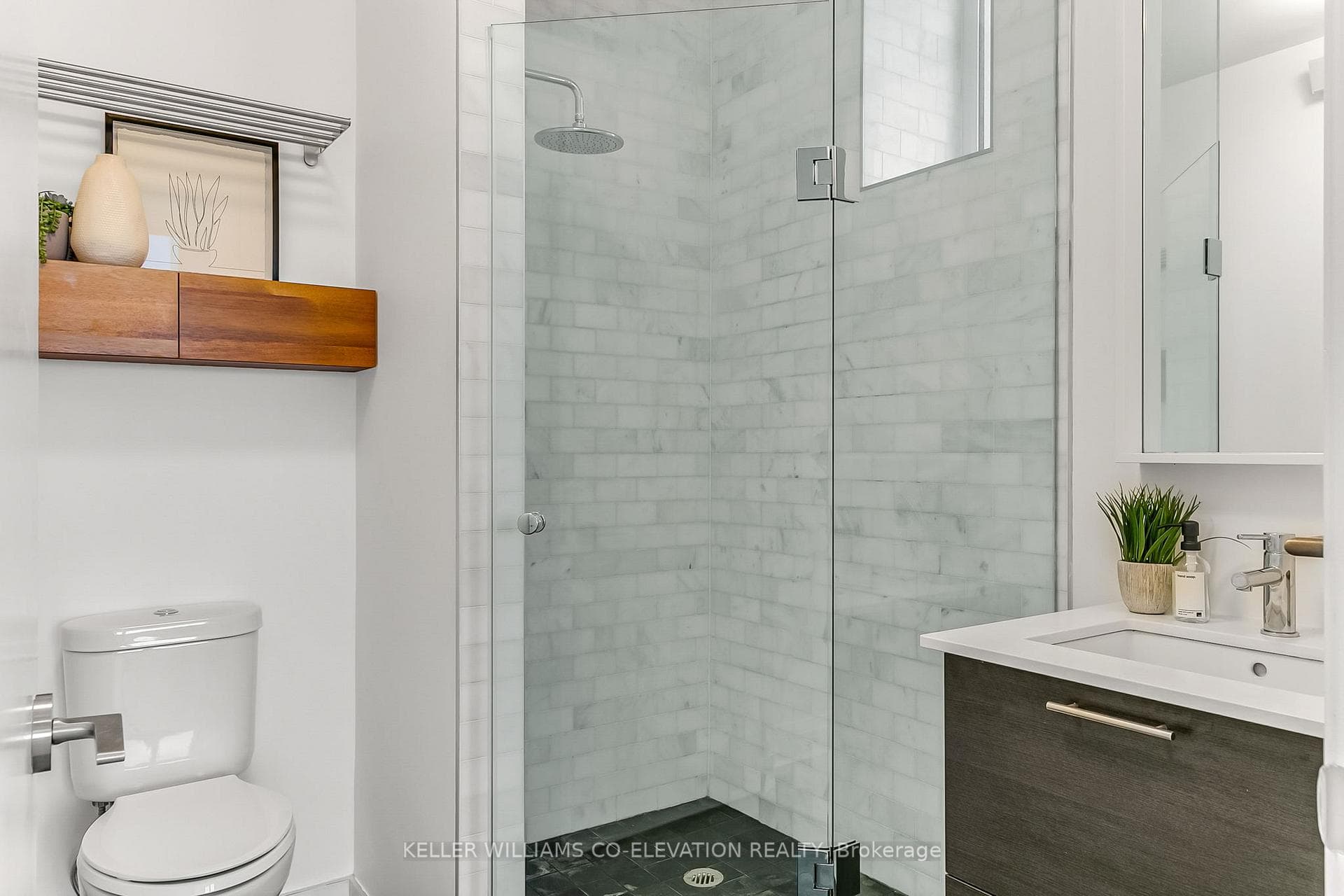 243 Perth Avenue Unit 312 photo 22