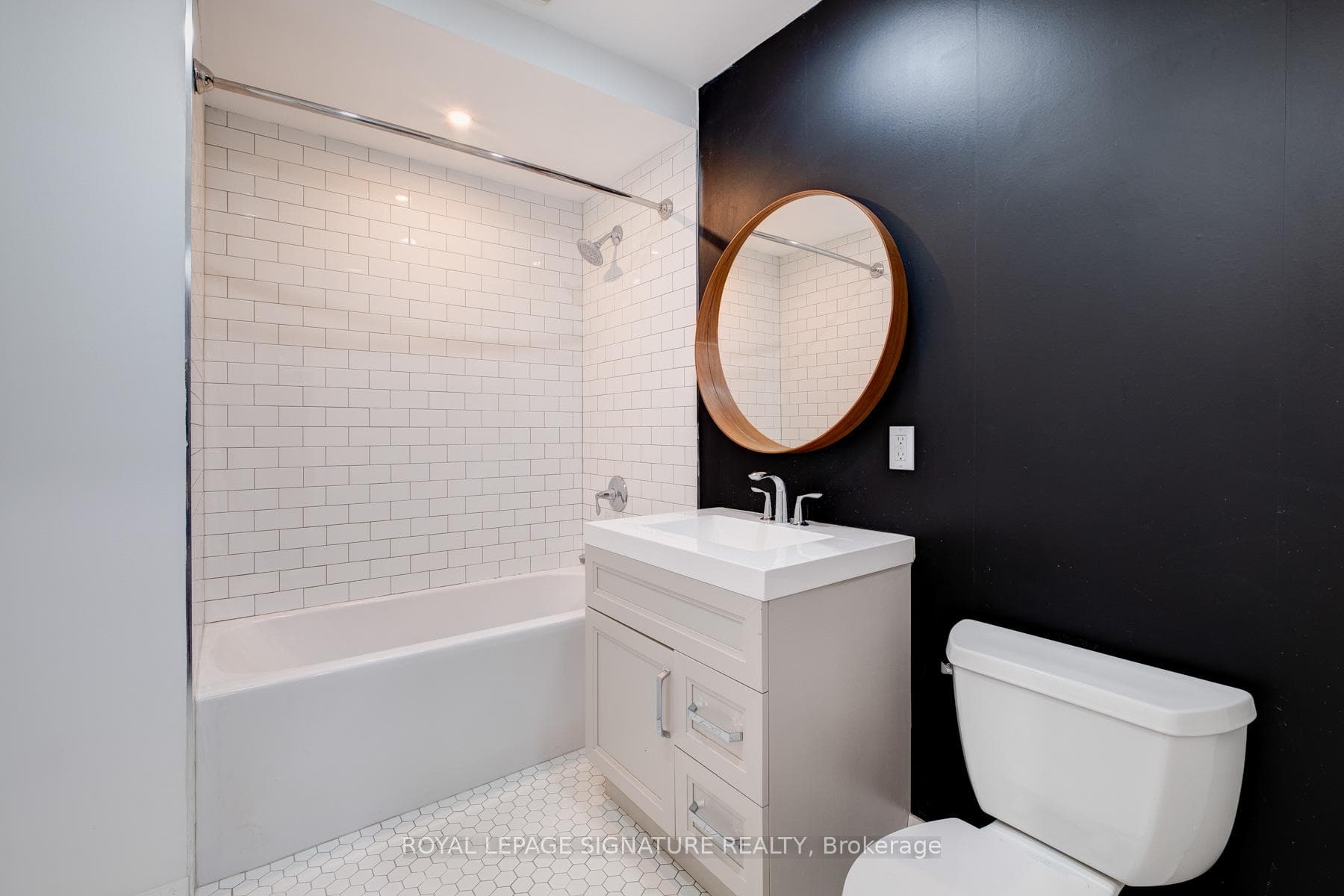 36 Thyra Avenue Unit Lower photo 16