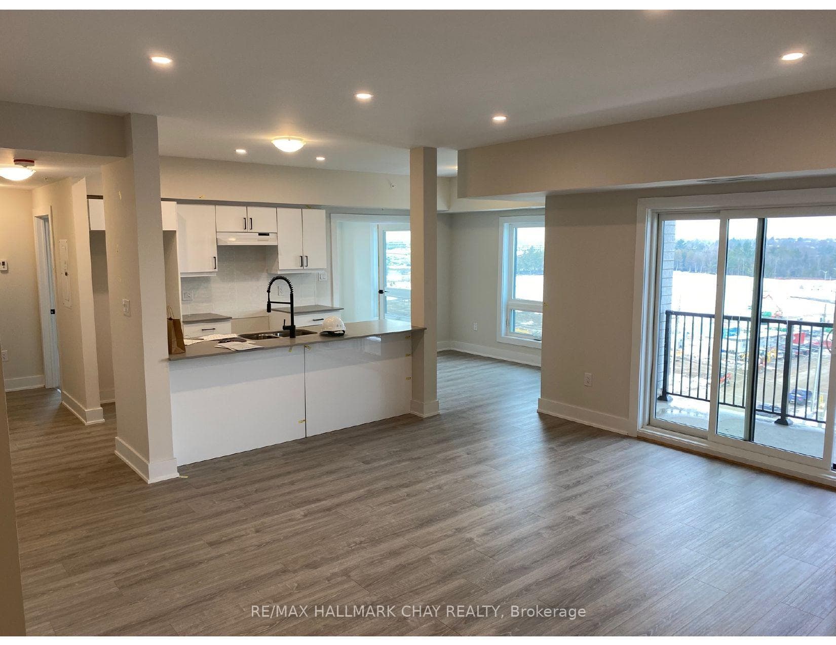 4 Spice Way Unit 618 photo 2