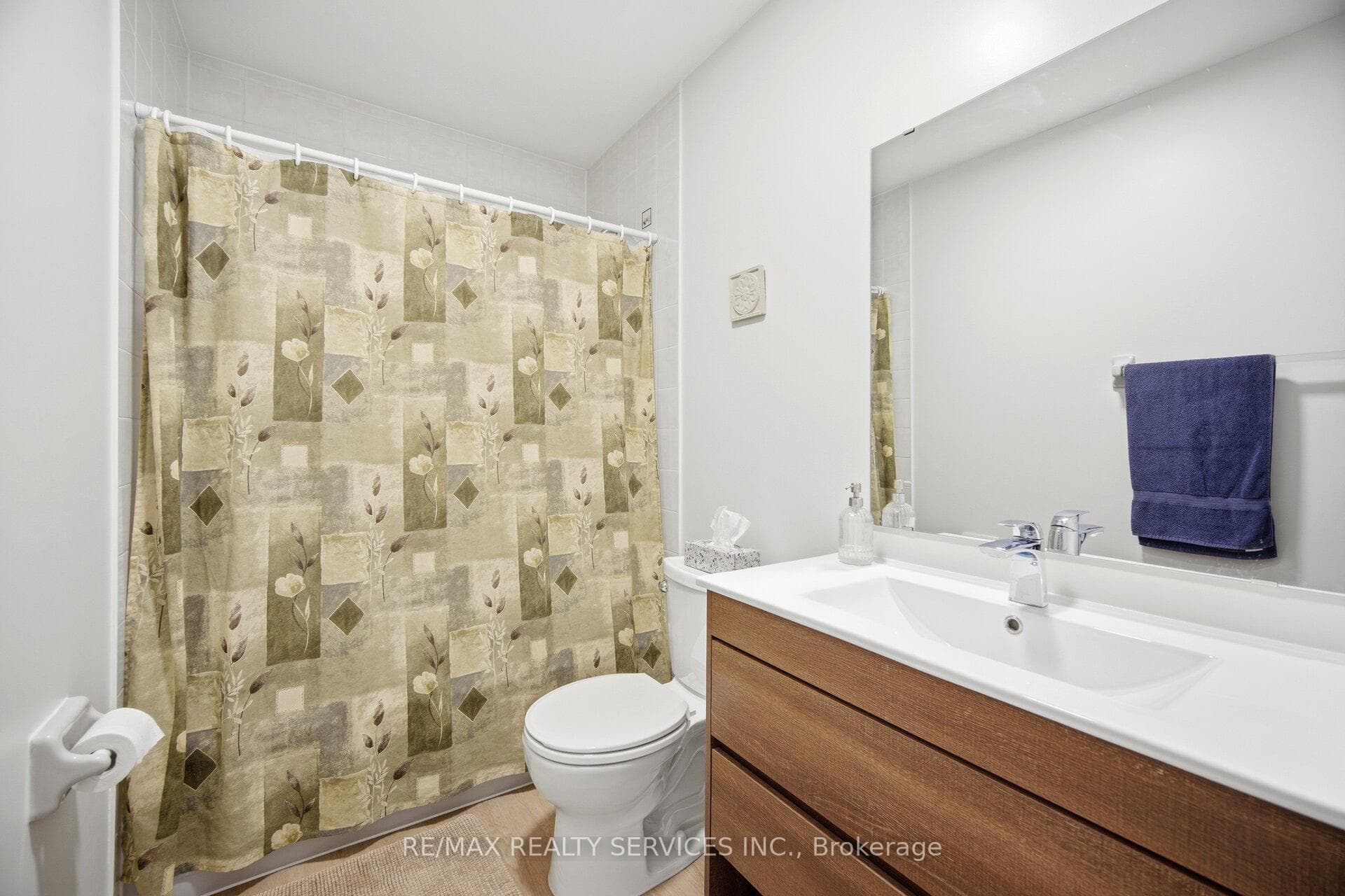 38 Furrows End photo 29