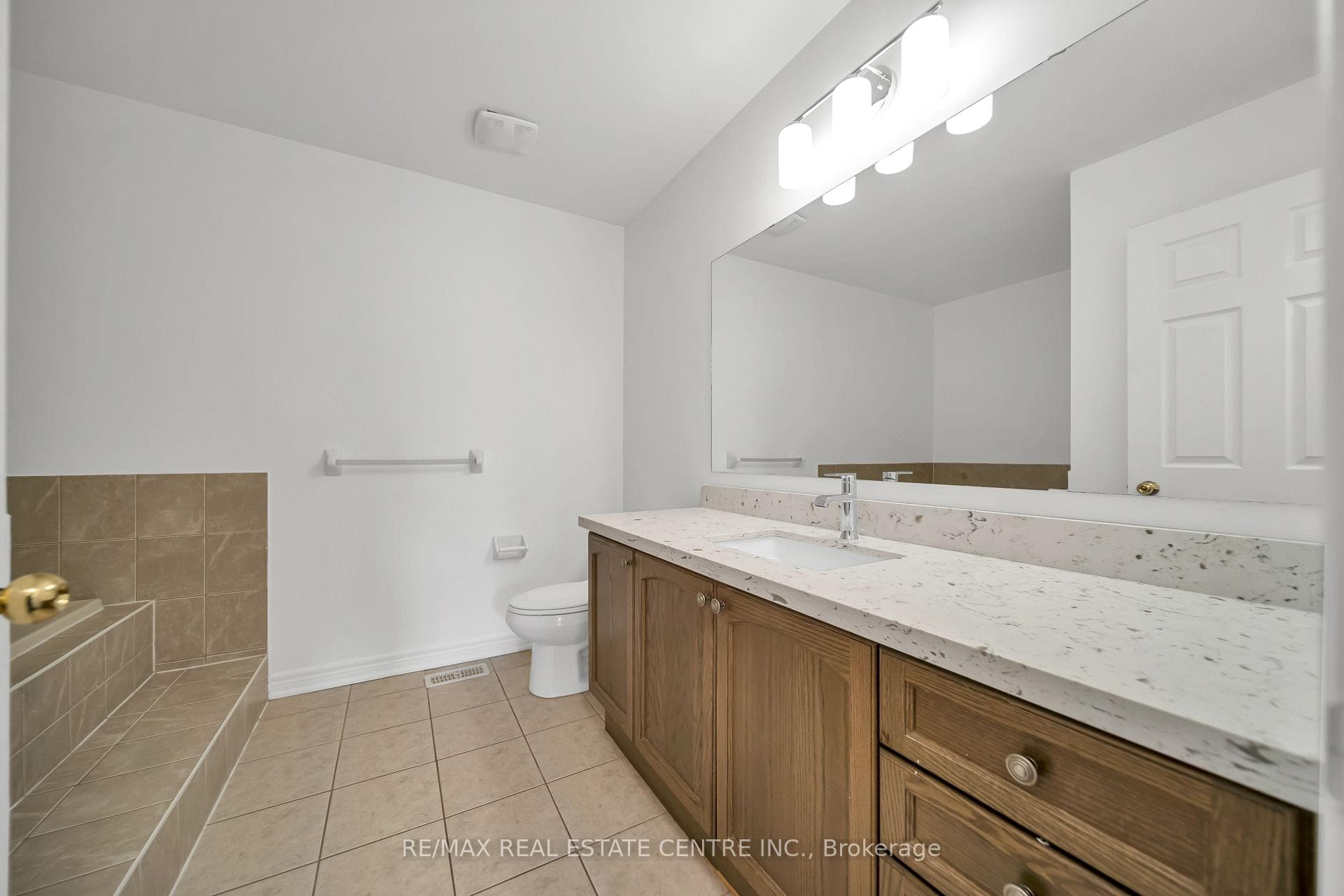8 Munch Place photo 33
