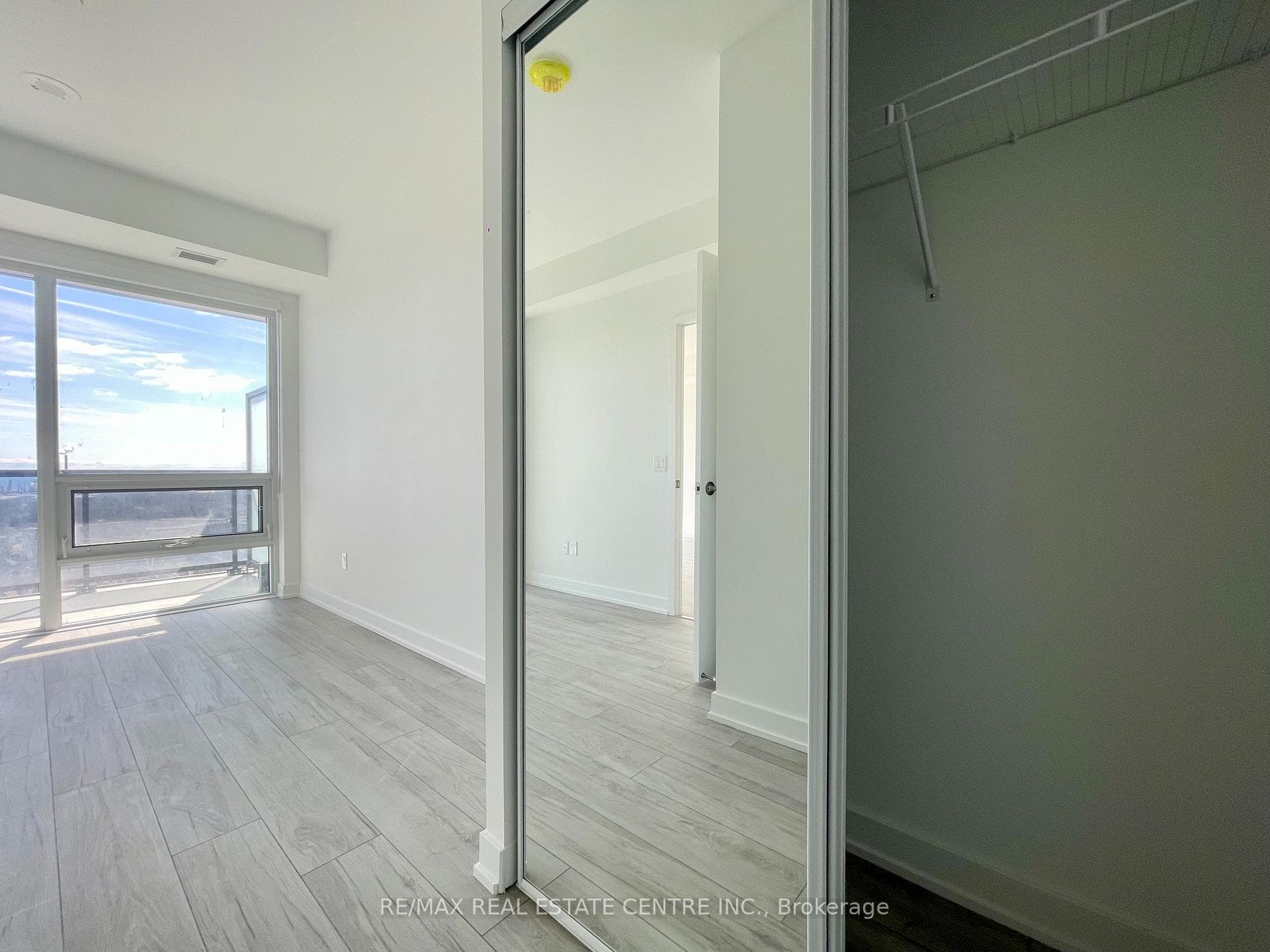 1035 Southdown Road Unit 1606 photo 18