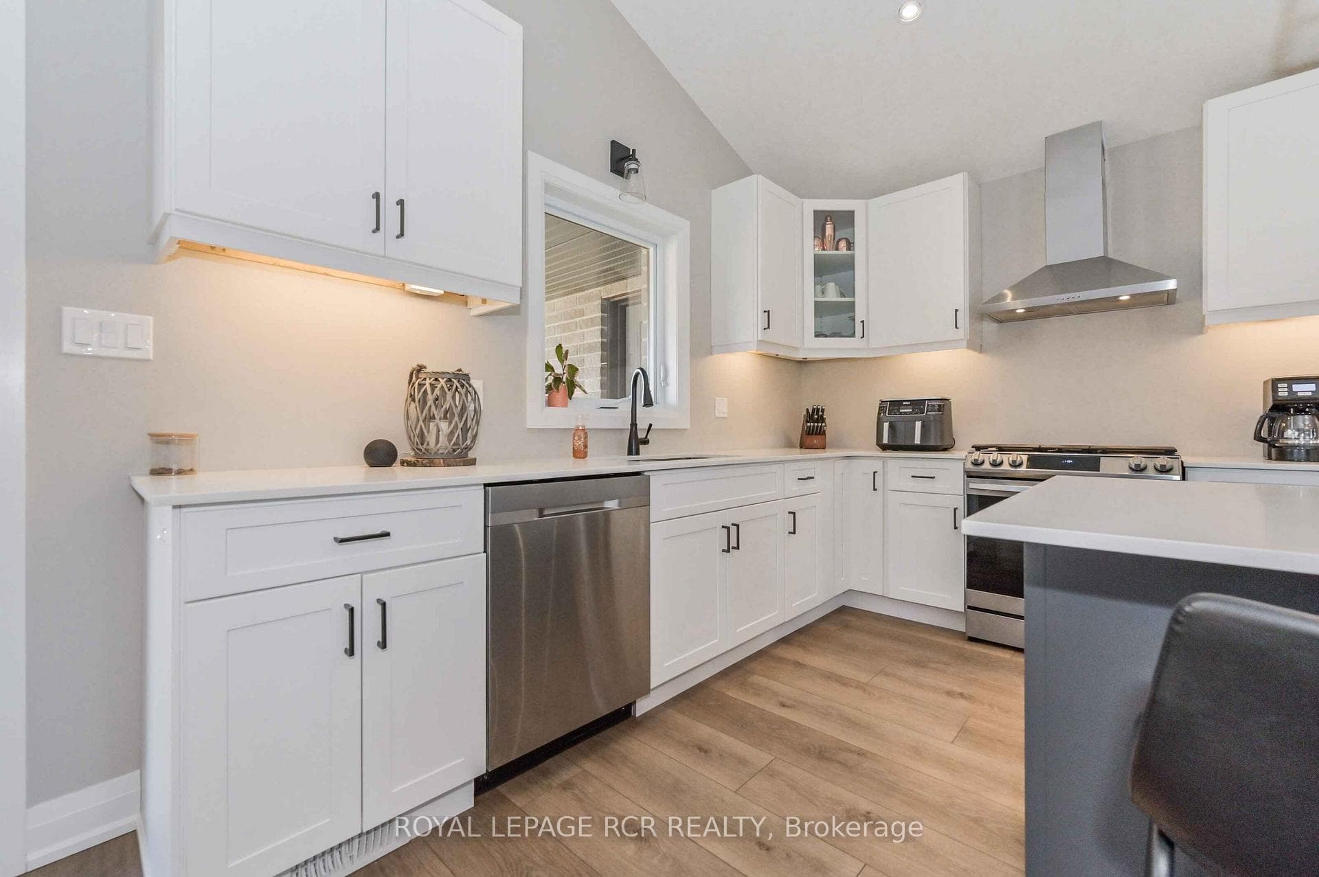 100 Ronnies Way photo 14