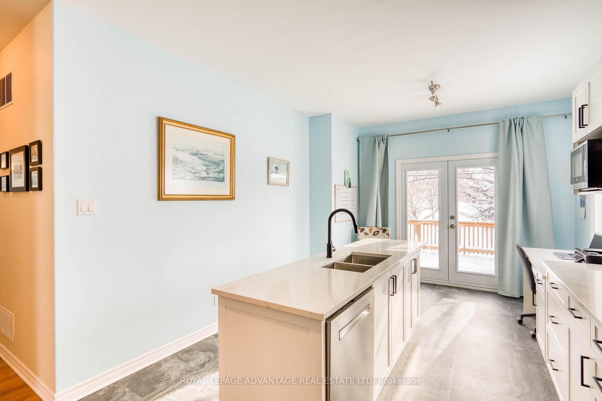 Convenient island w/dishwasher ...
