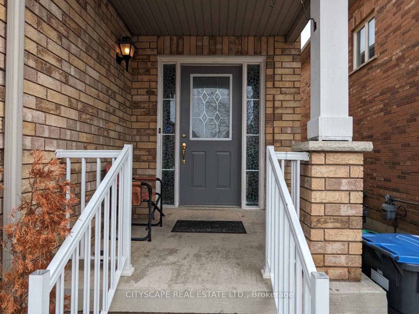 769 Fable Crescent photo 2