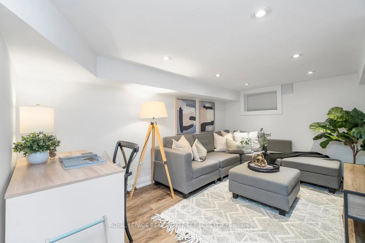 18 Coates Avenue photo 32
