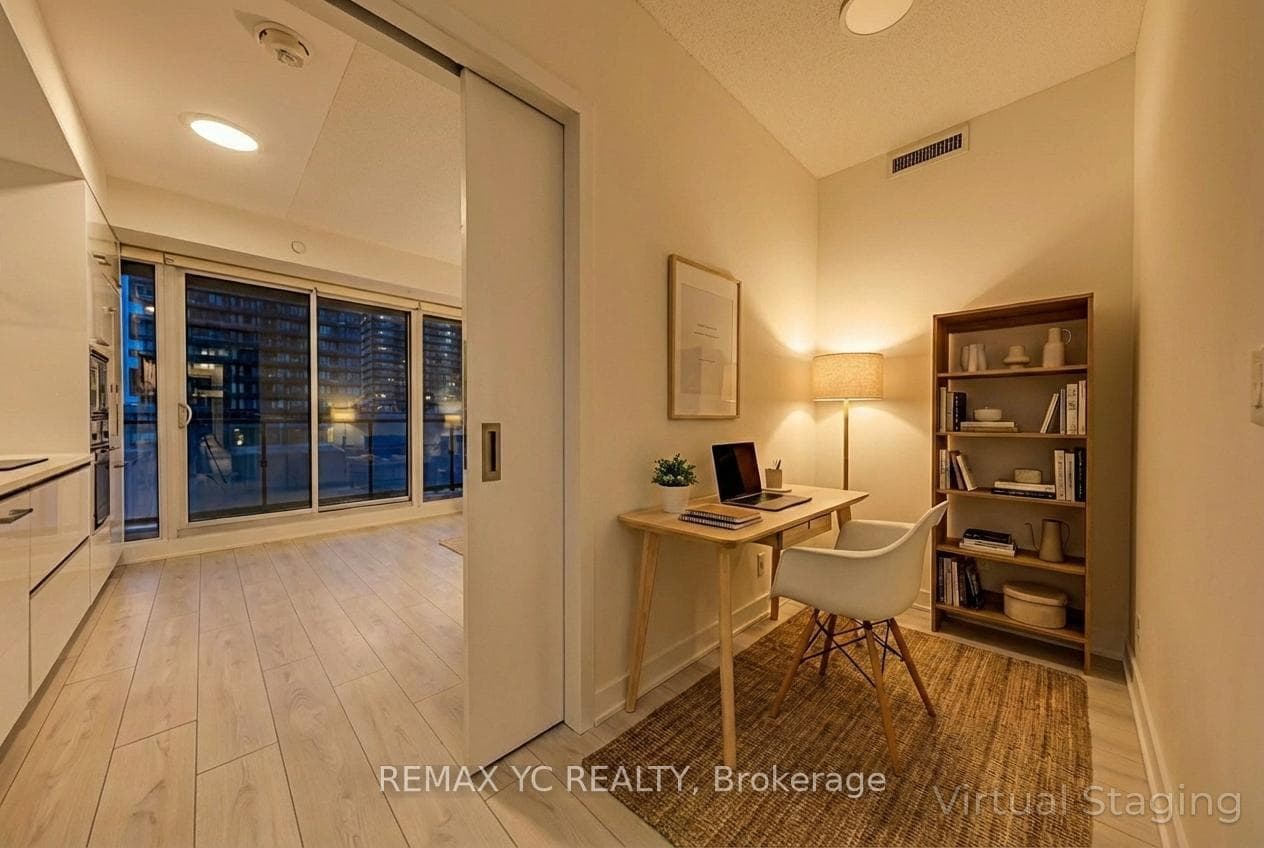 2221 Yonge Street Unit 1111 photo 5