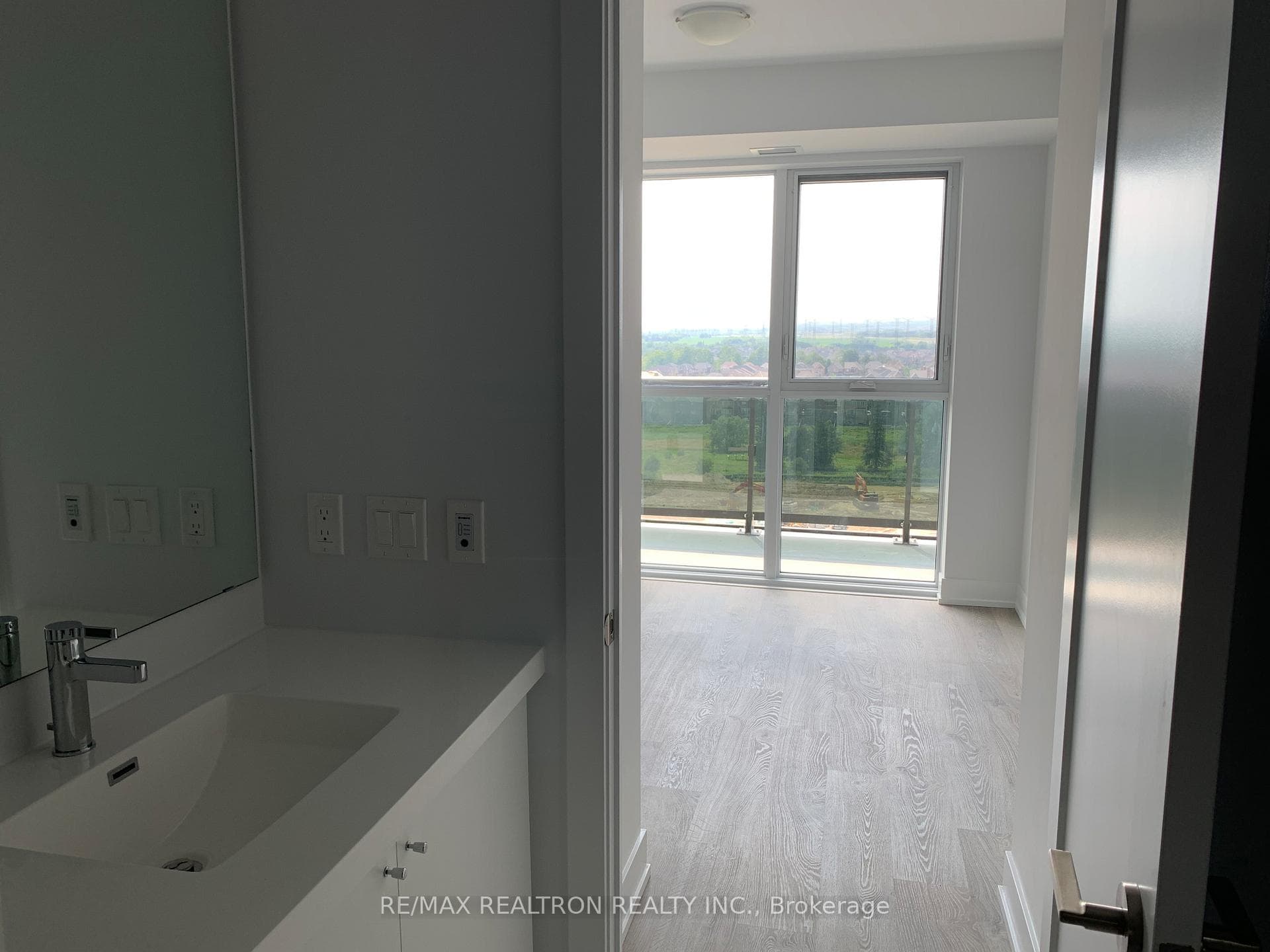 2550 Simcoe Street Unit 1118 photo 10