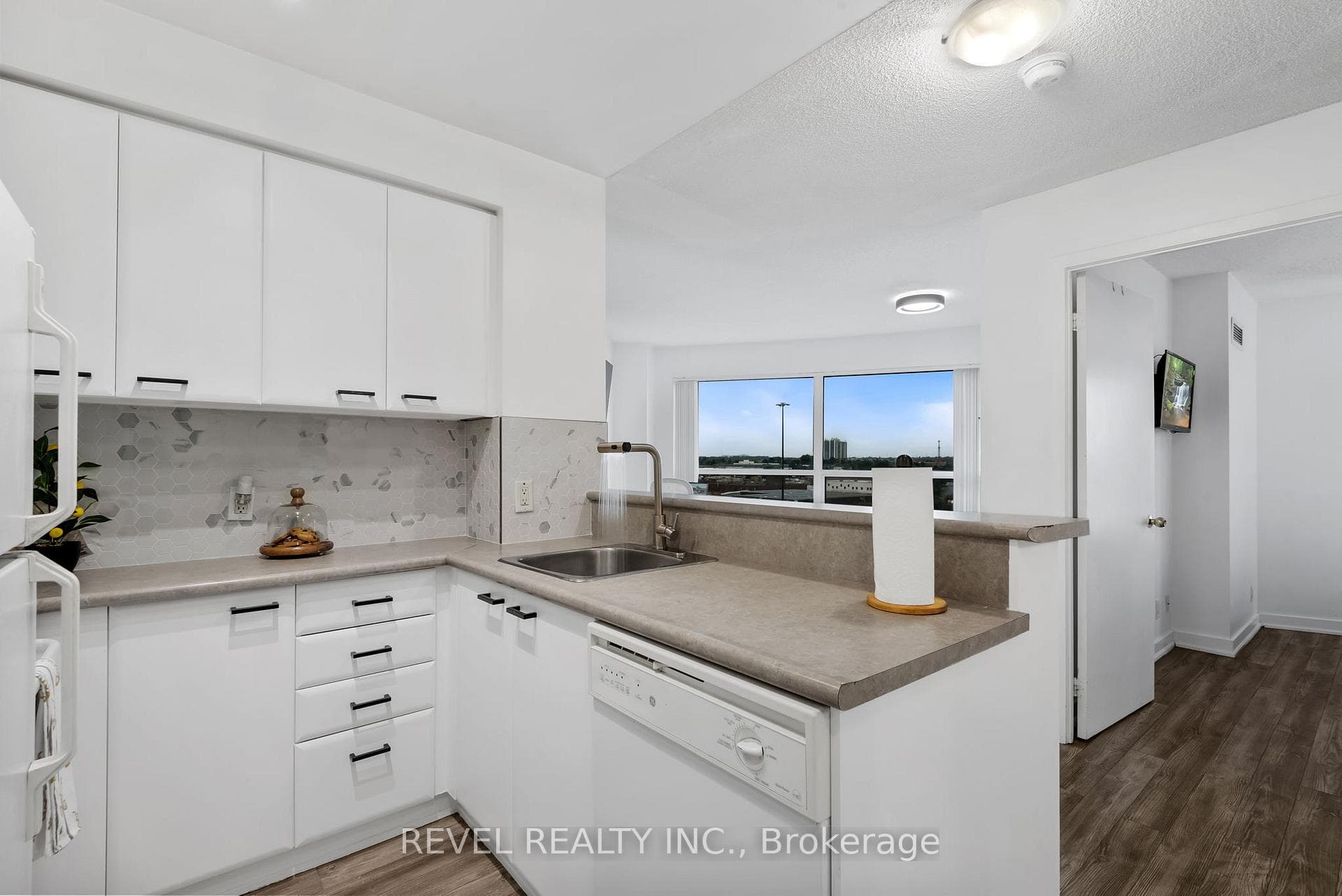 36 Lee Centre Drive Unit 812 photo 9
