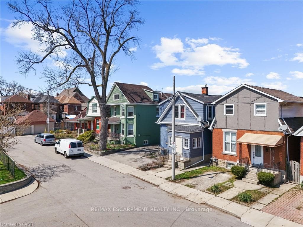 11 Wright Avenue photo 2
