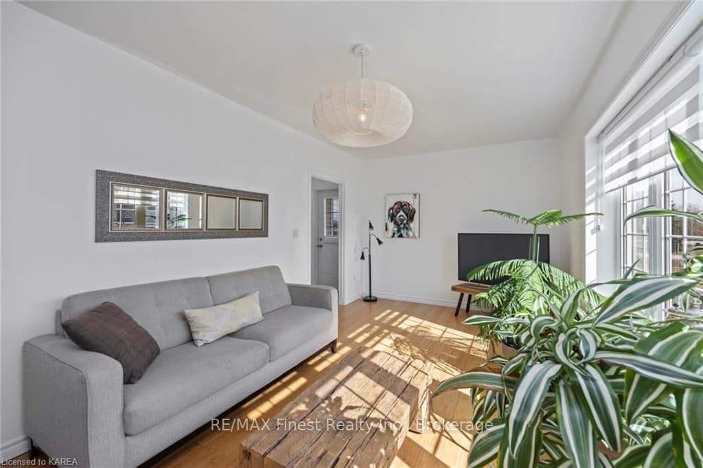5234 DUNDON Drive photo 8