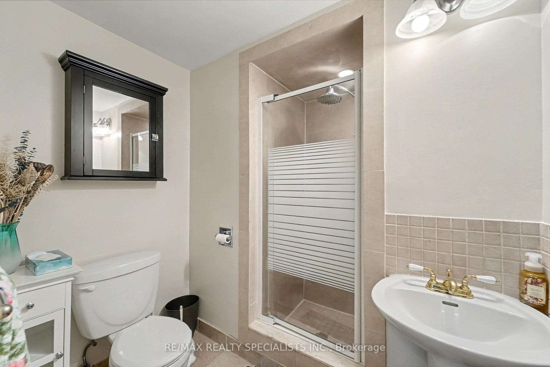 2 Chesterfield Road photo 11