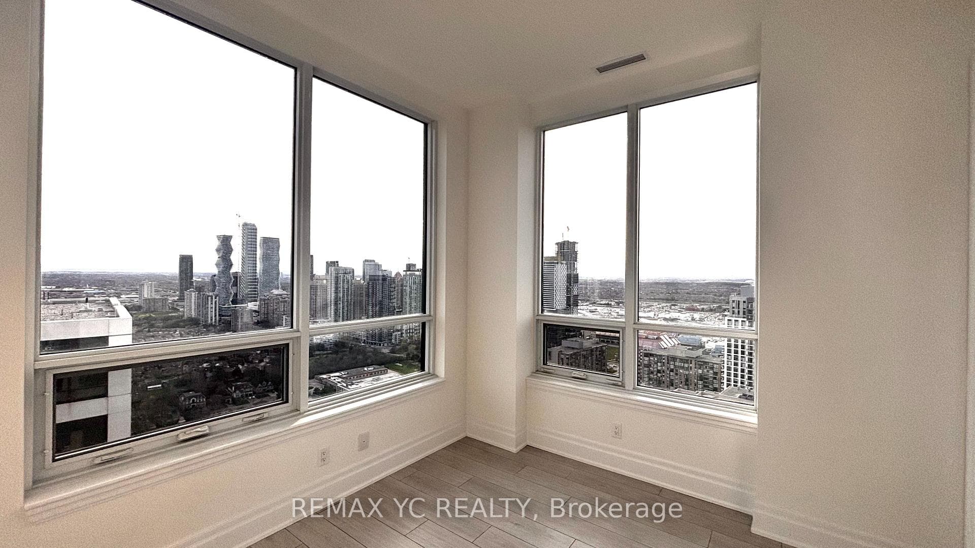 30 Elm Drive Unit PH06 photo 6