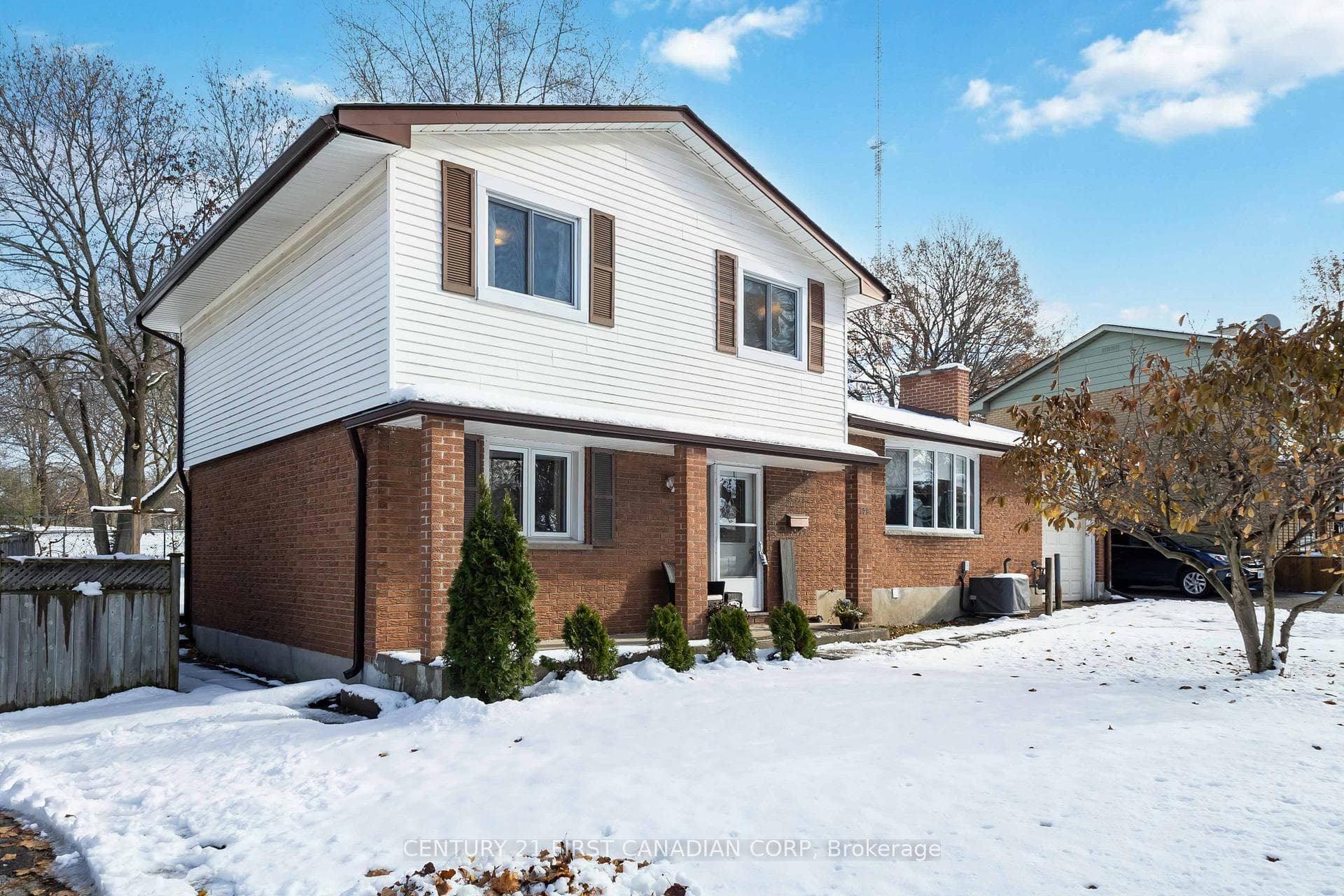 628 Viscount Road photo 4