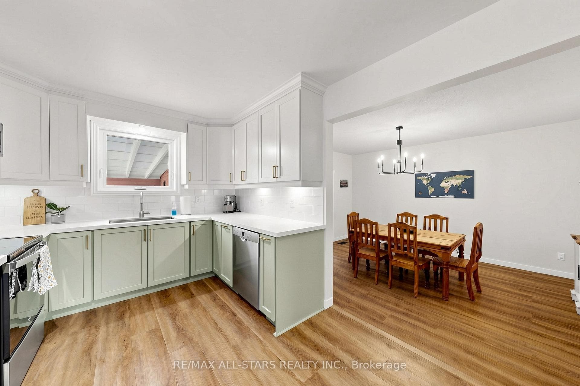 15 Applewood Crescent photo 17