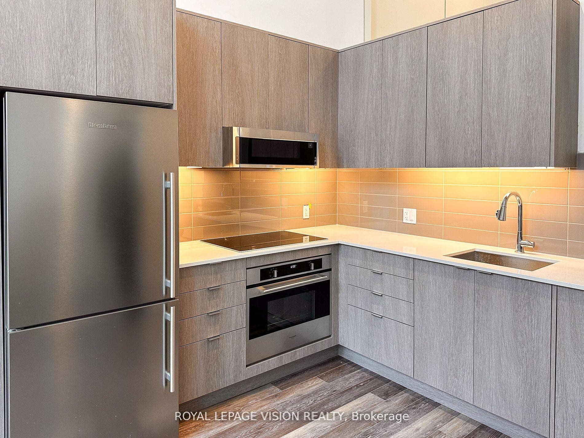 250 Lawrence Avenue Unit 105 photo 10