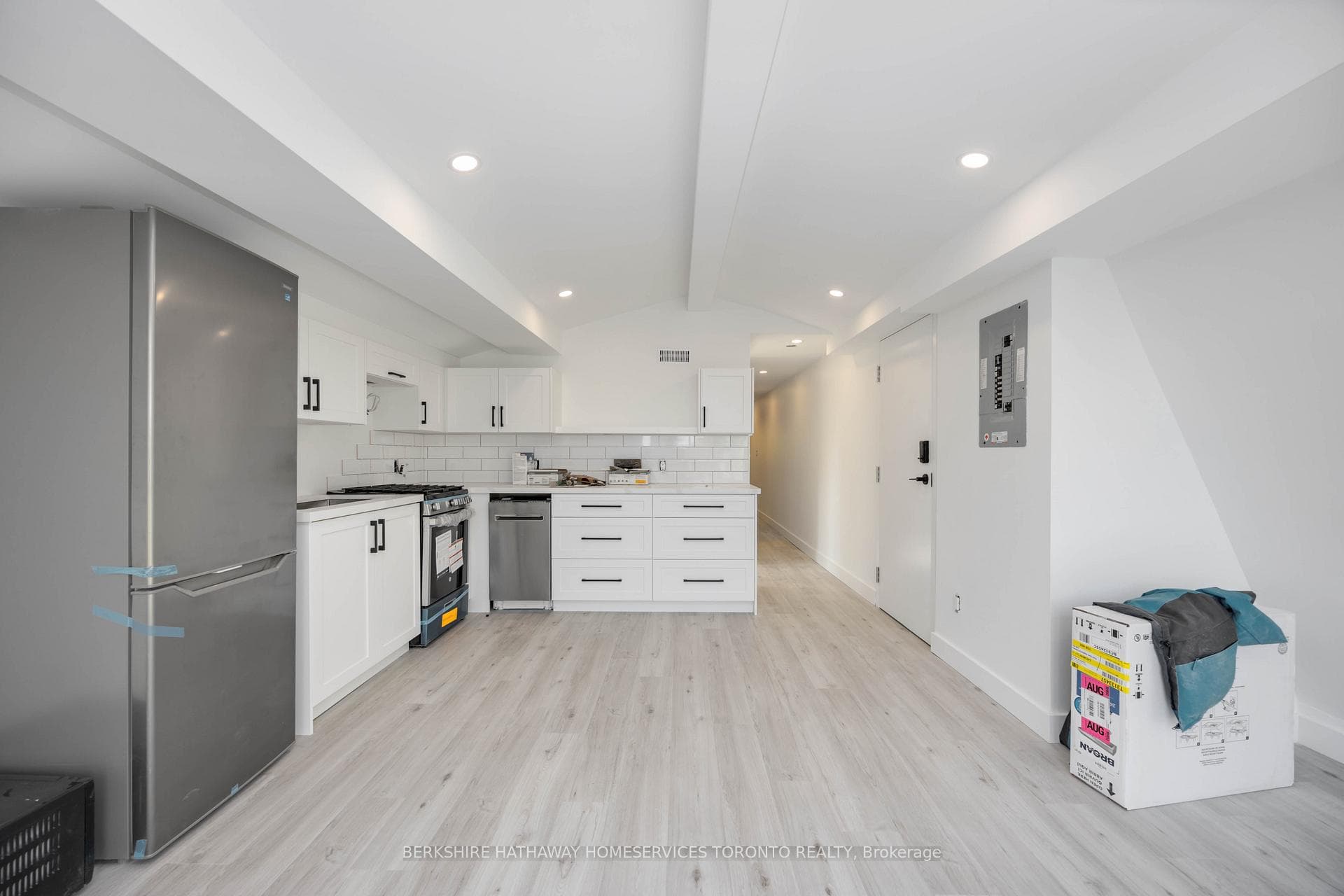 1085 Dovercourt Road Unit 4 photo 5