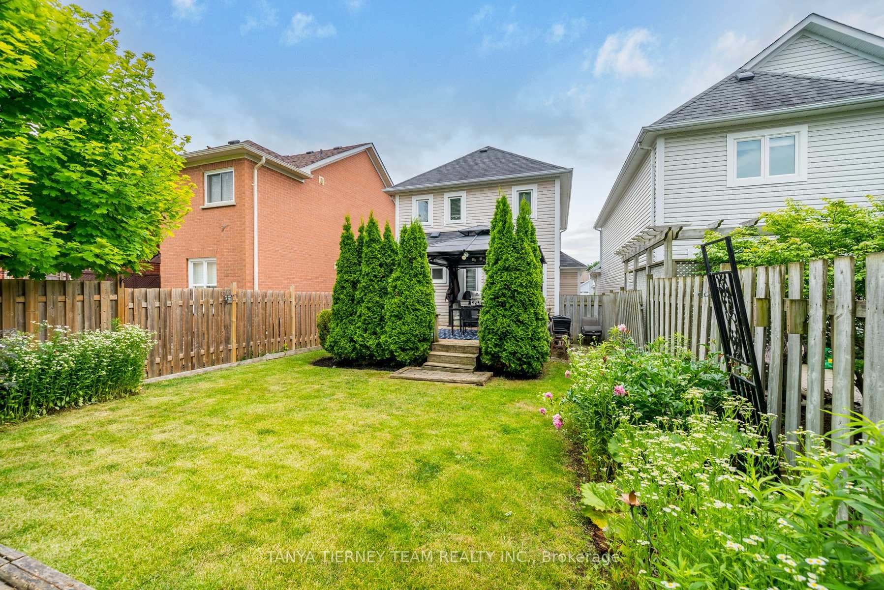 34 Wells Crescent photo 32