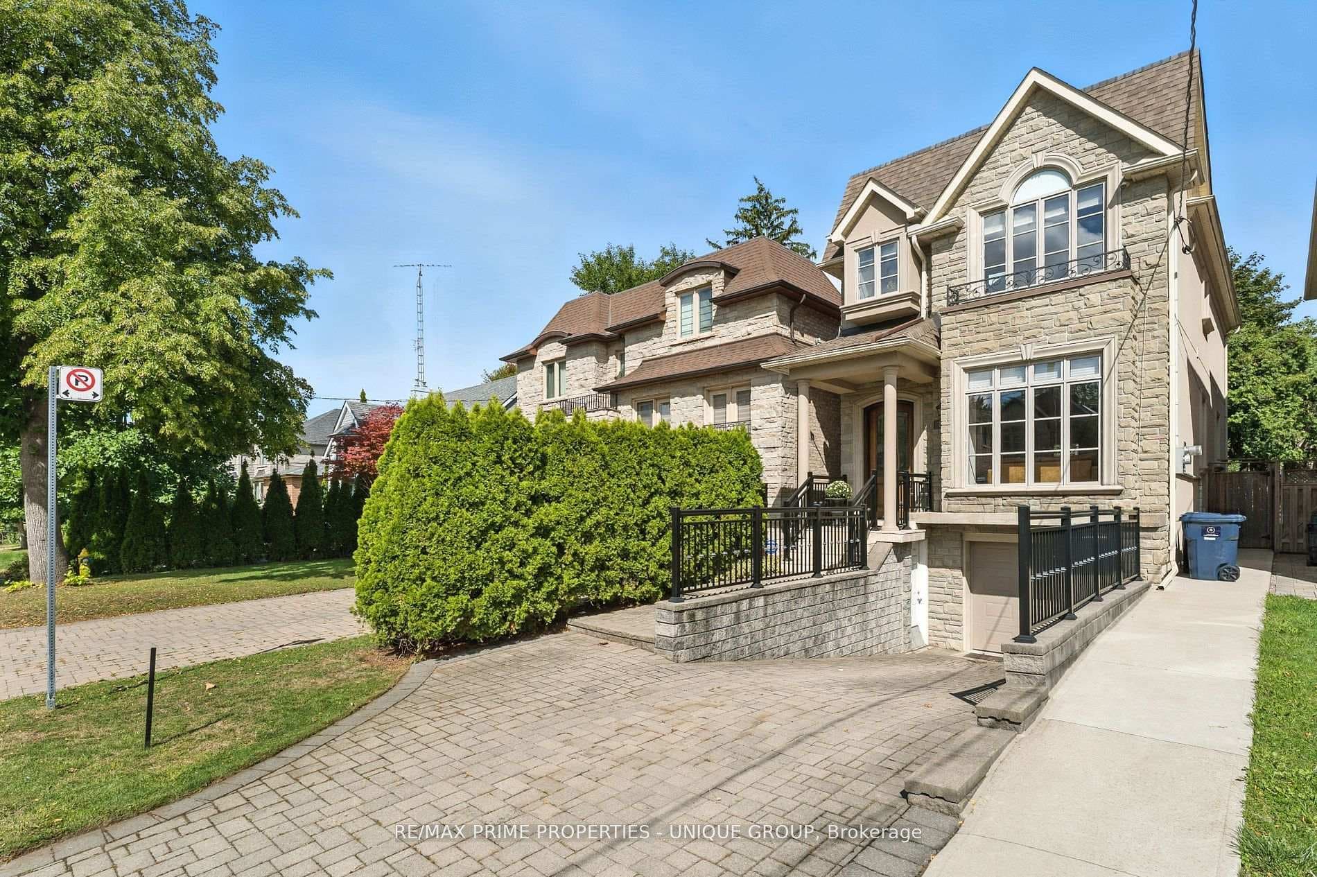 276 Greenfield Avenue photo 2