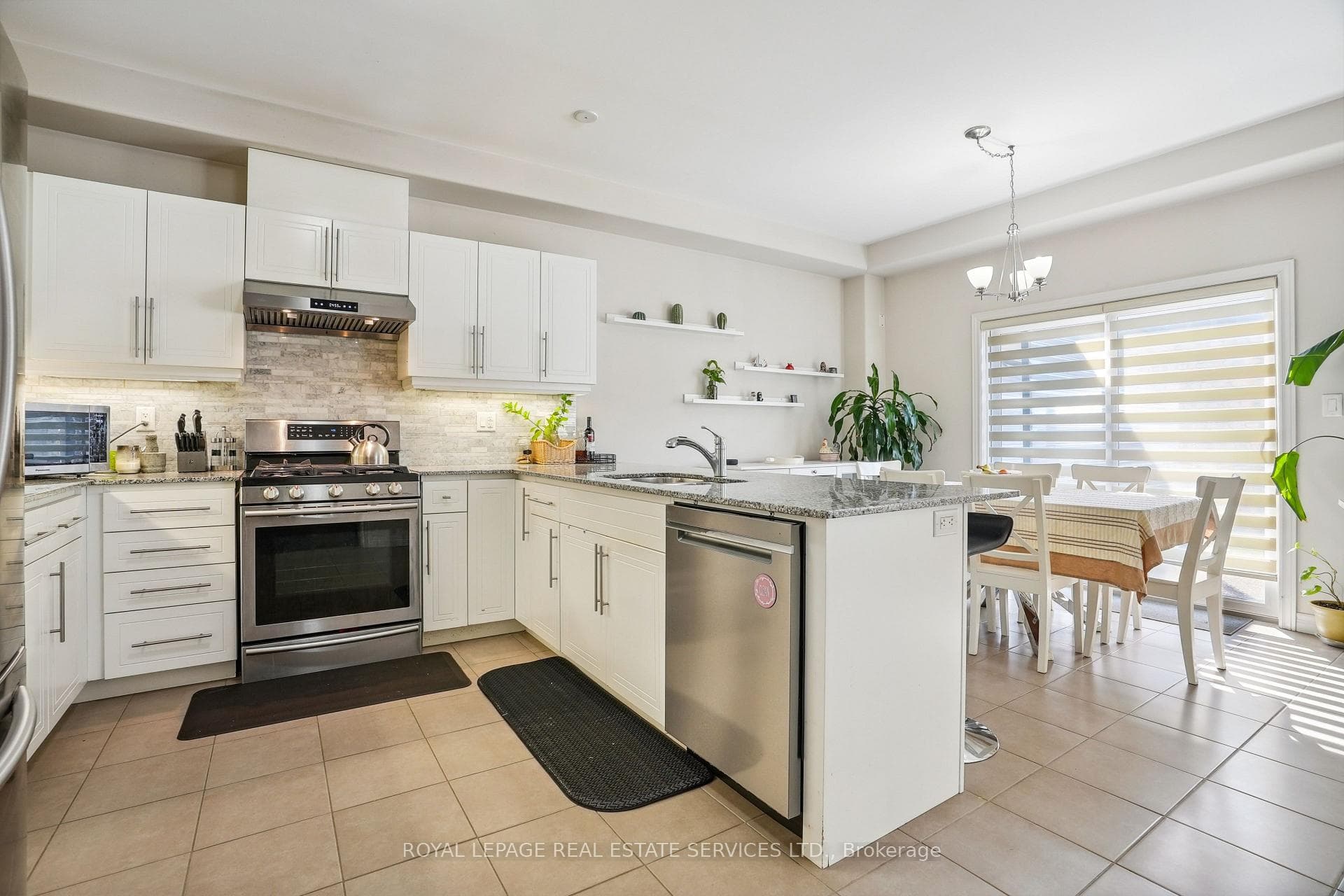 84 CHAMOMILE Drive Unit Uppper photo 36