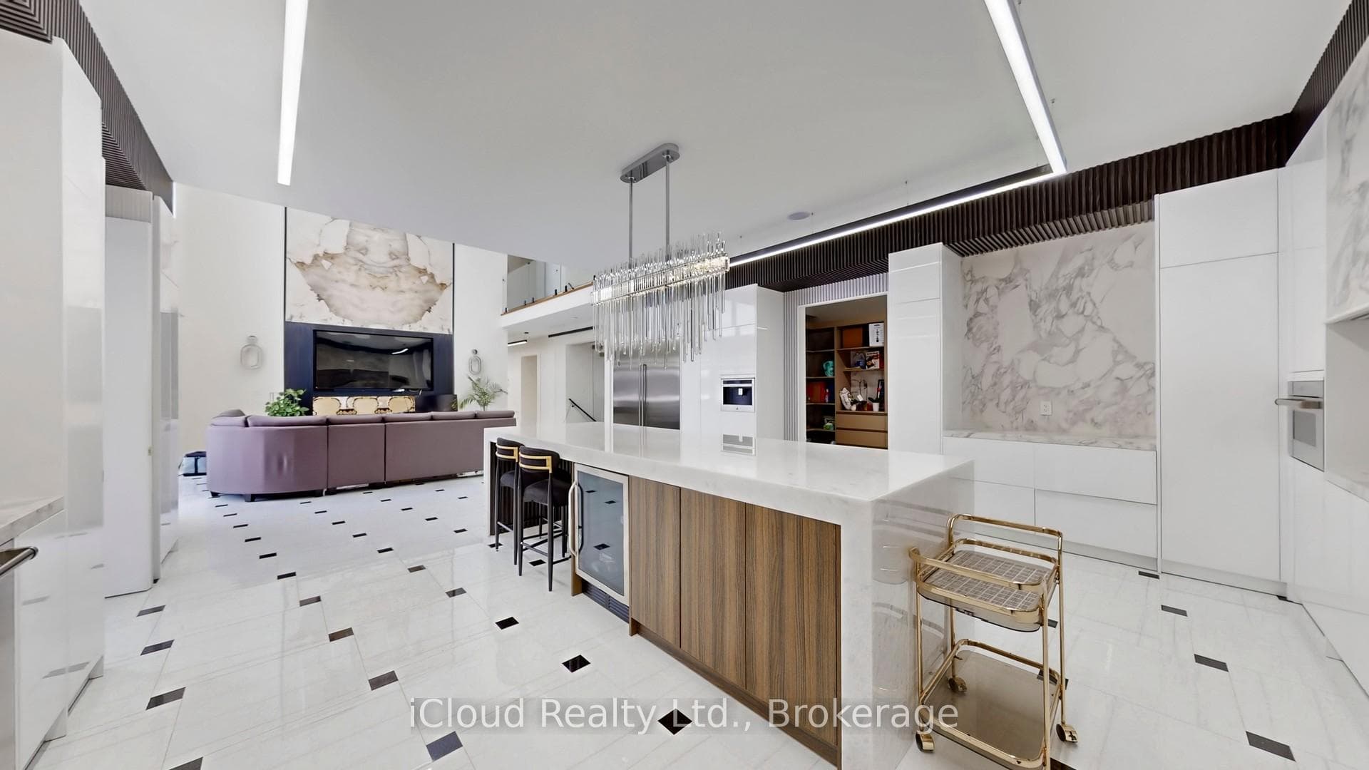674525 Hurontario Street photo 2