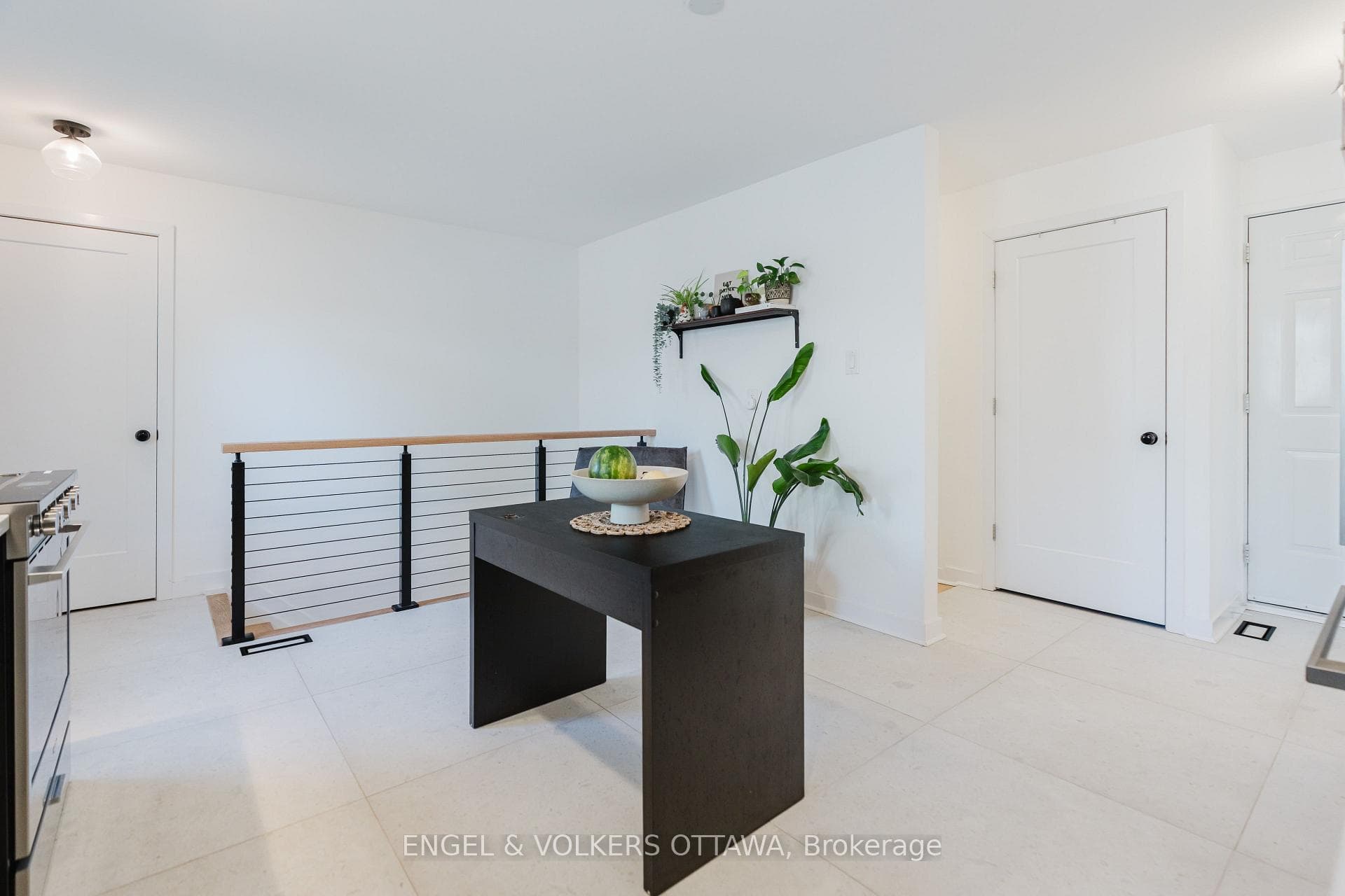 2995 Cowan Crescent photo 9