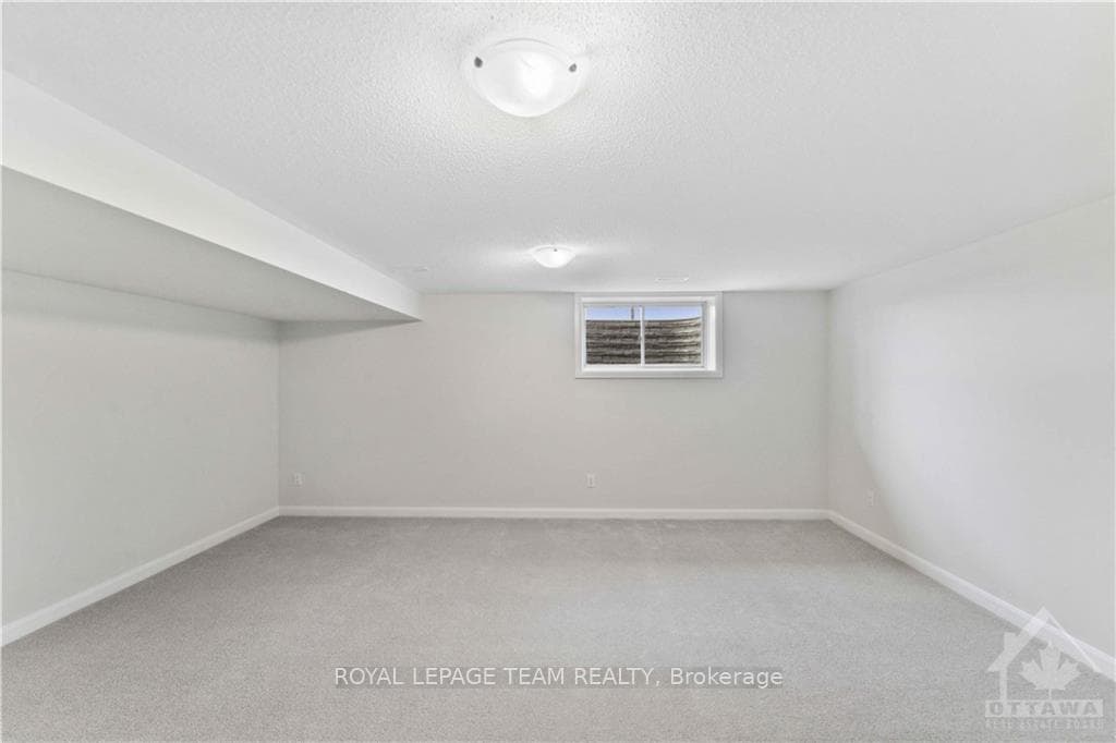 330 GISBORNE Place photo 21
